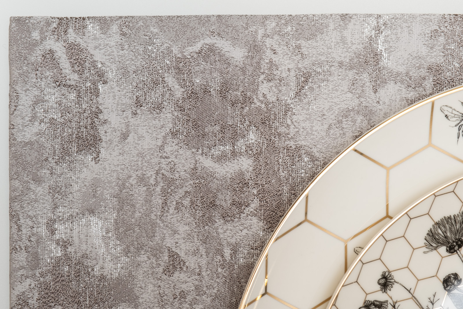 Набор для сервировки стола Mirage Mica дорожка 50х180см и две салфетки 33х45см Garda Decor 121GD-12135