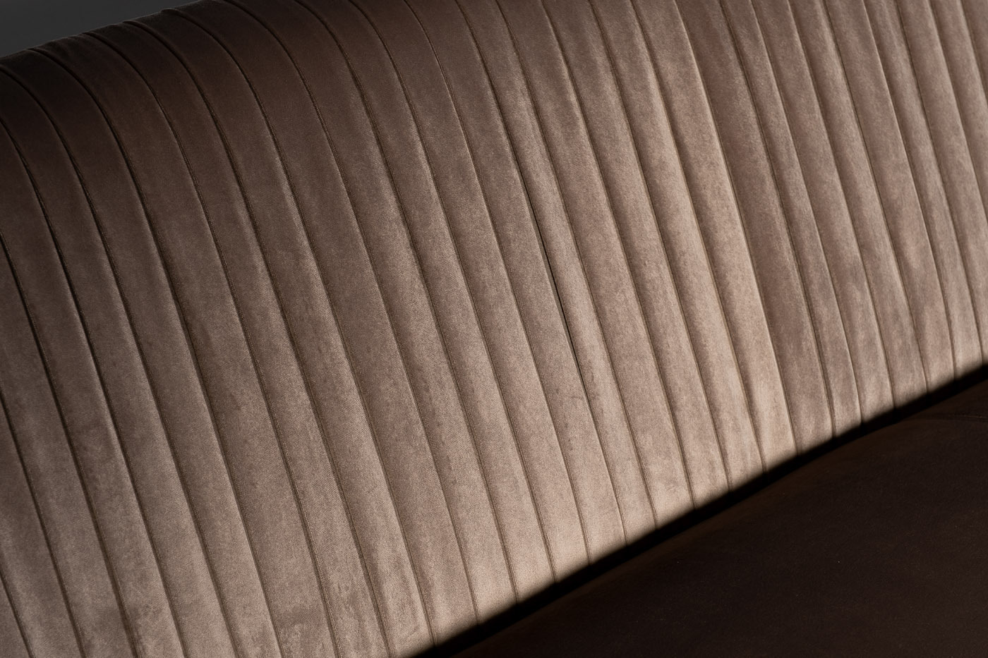 Диван трехместный велюровый серо-коричневый Garda Decor 87YY-1890-3 BRN