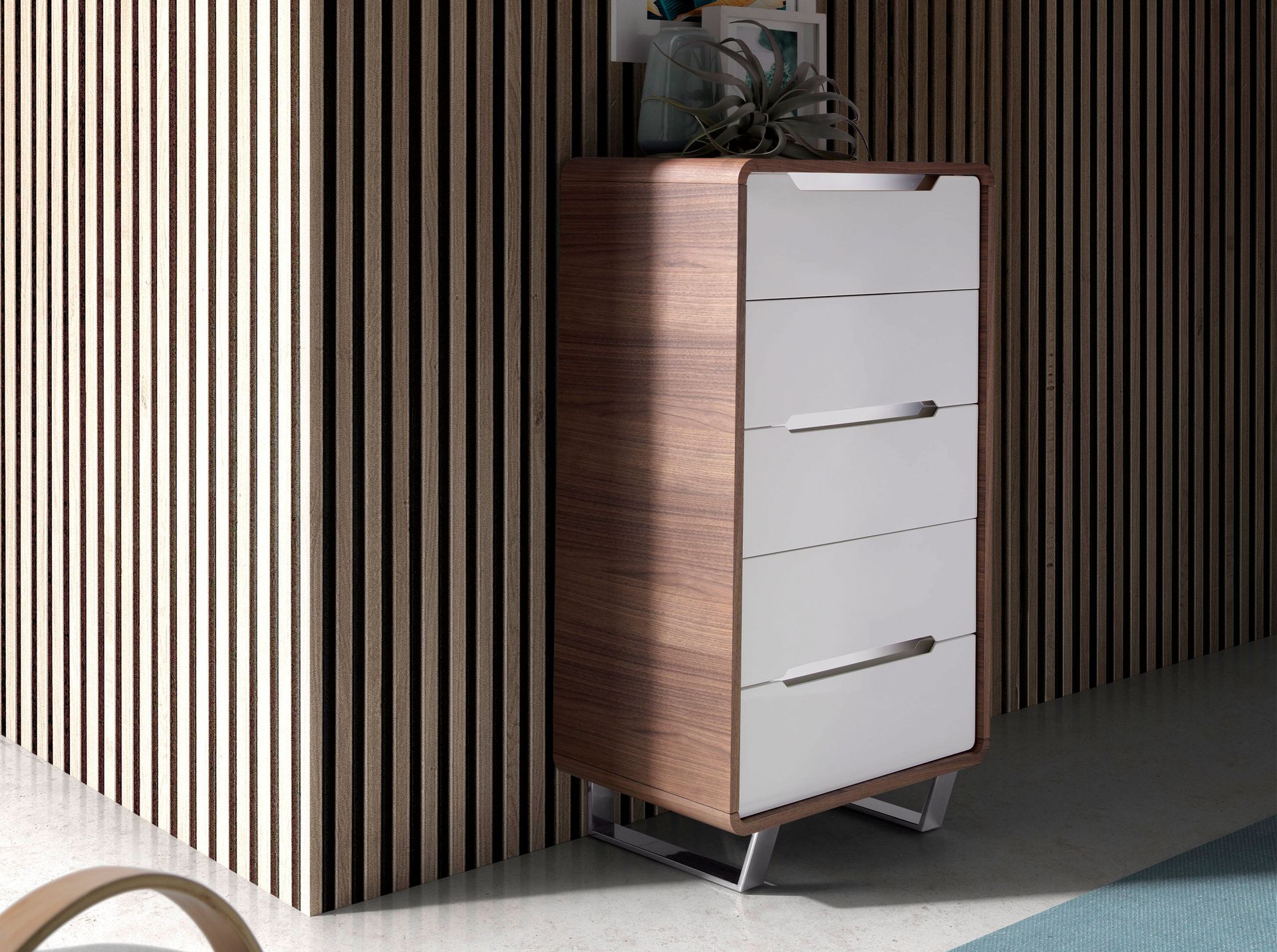 Шифоньер из орехового дерева с белыми ящиками 136-I /7111 Angel Cerda