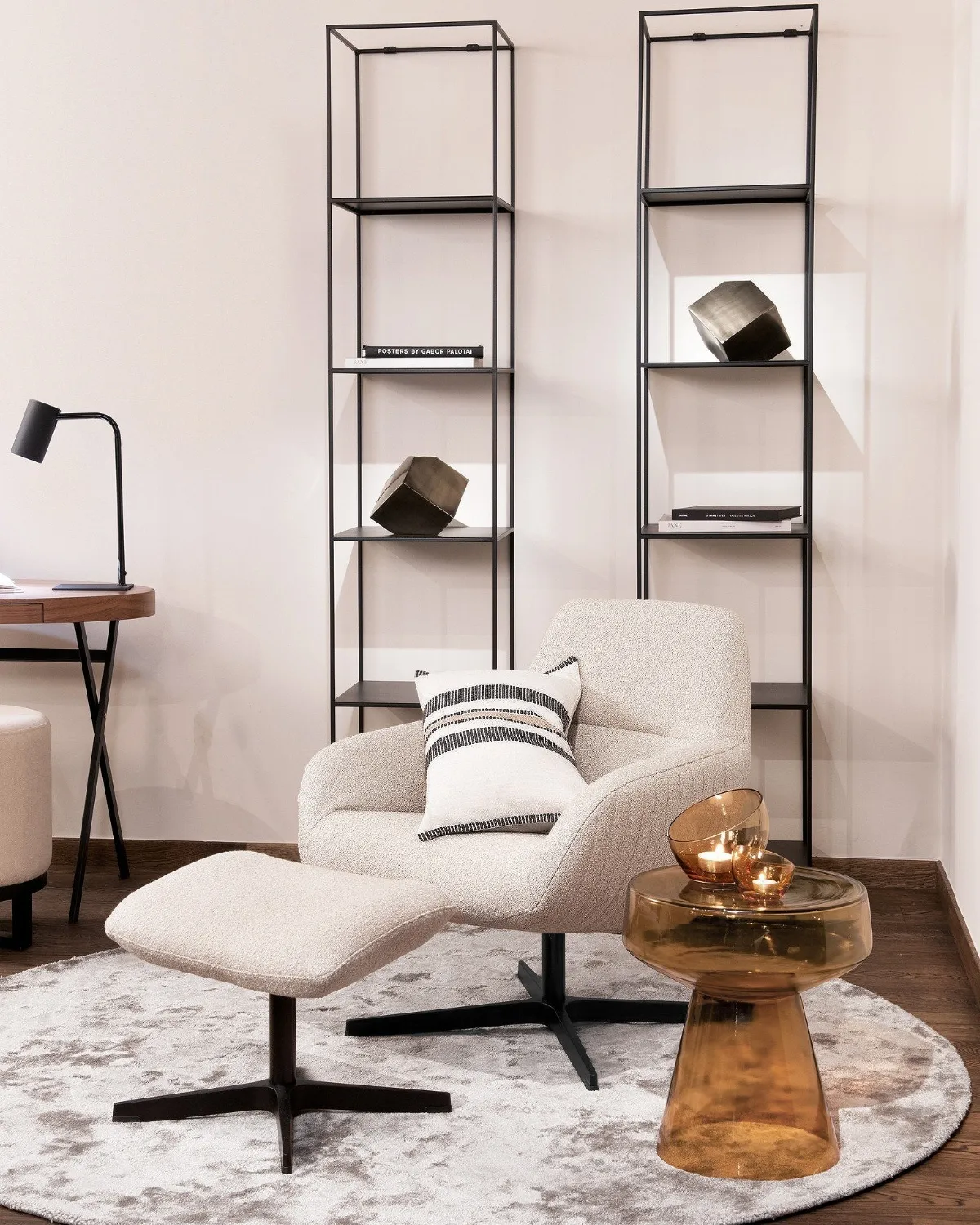 Охровый приставной столик Флумс Louvre Home P3118XB