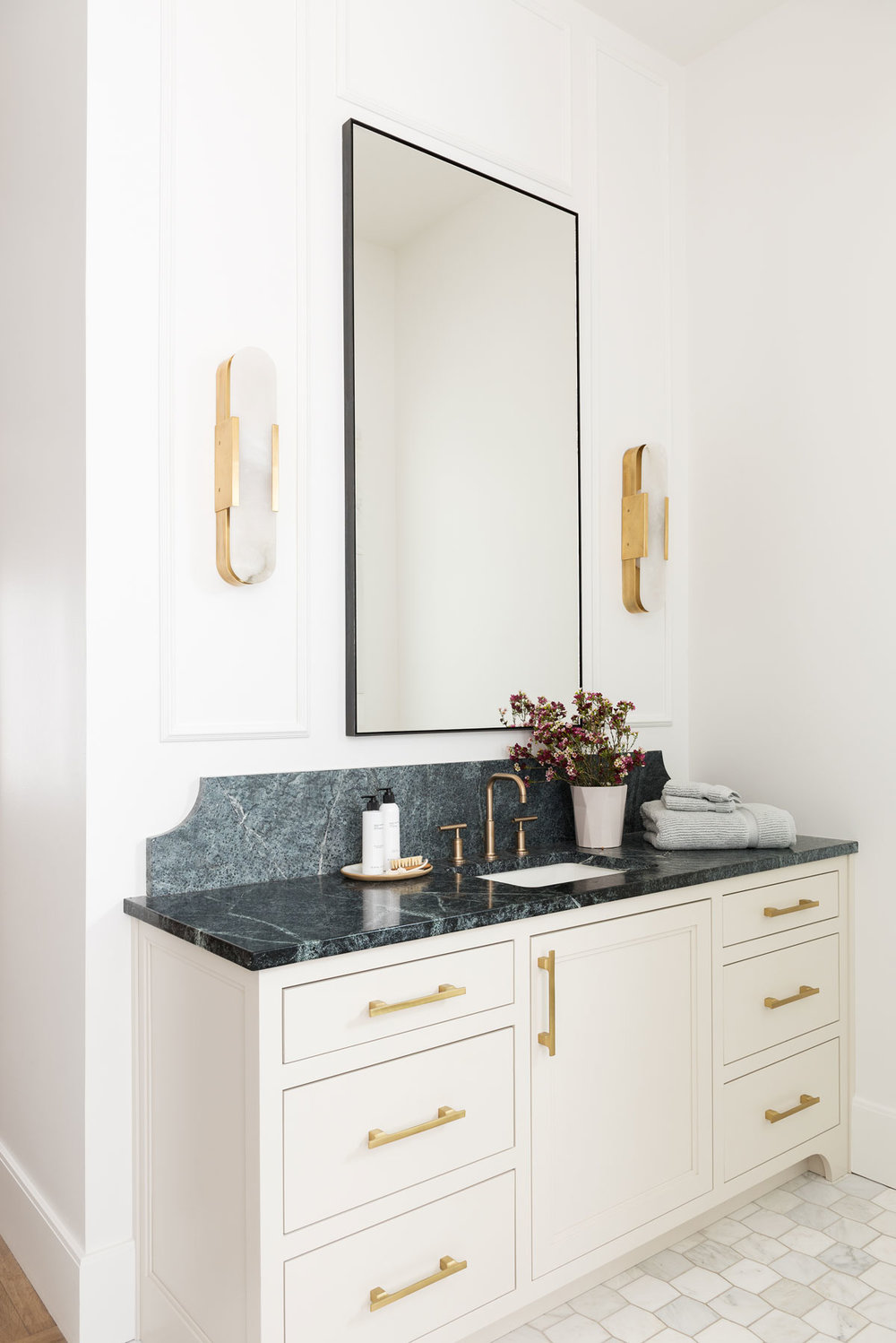 Зеркало в золотой раме Ноулз Louvre Home LHDWM8531ZYH