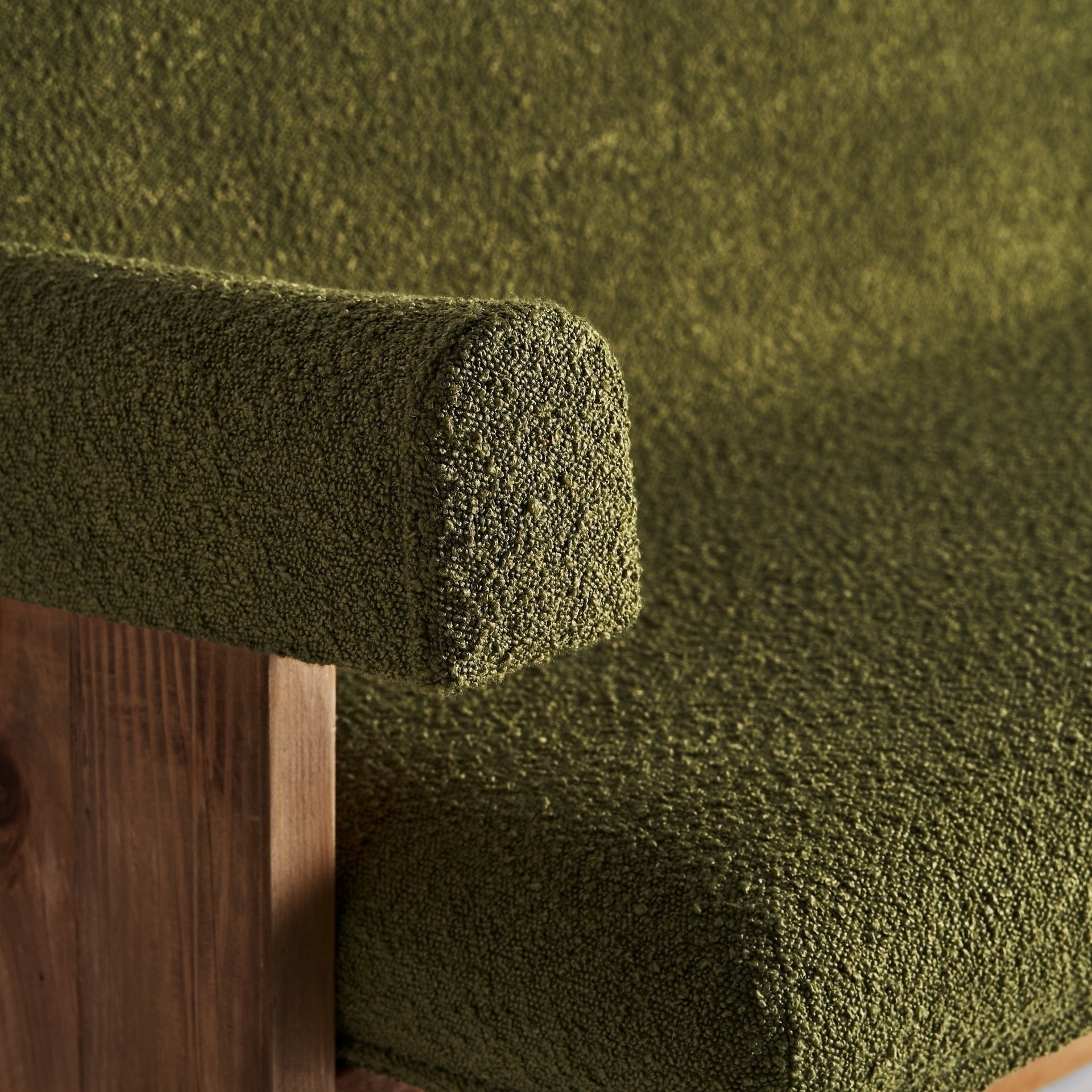 Диван Creusot зеленого цвета Vical