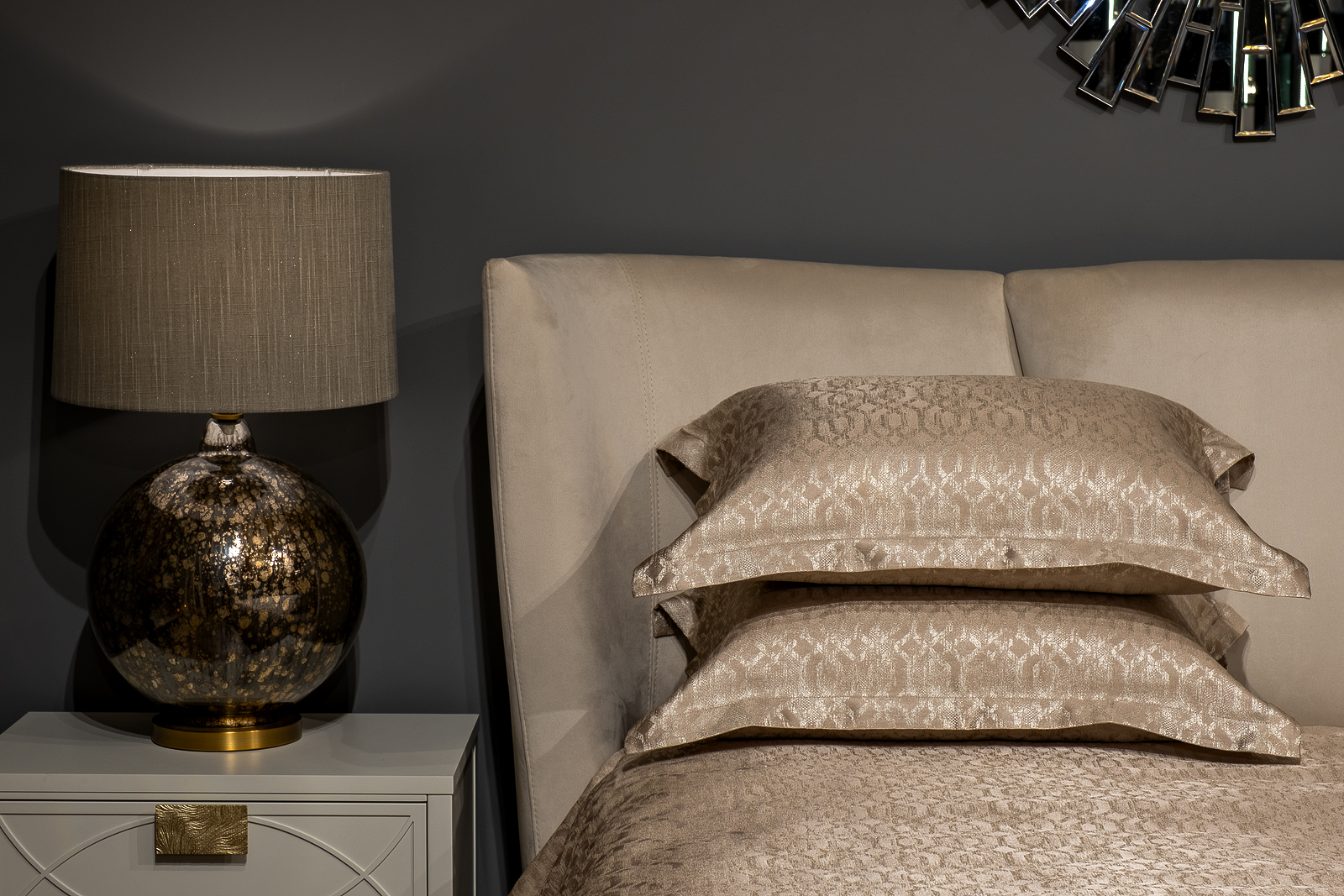 Комплект из декоративны наволочек бежевый Garda Decor 121GD-16001