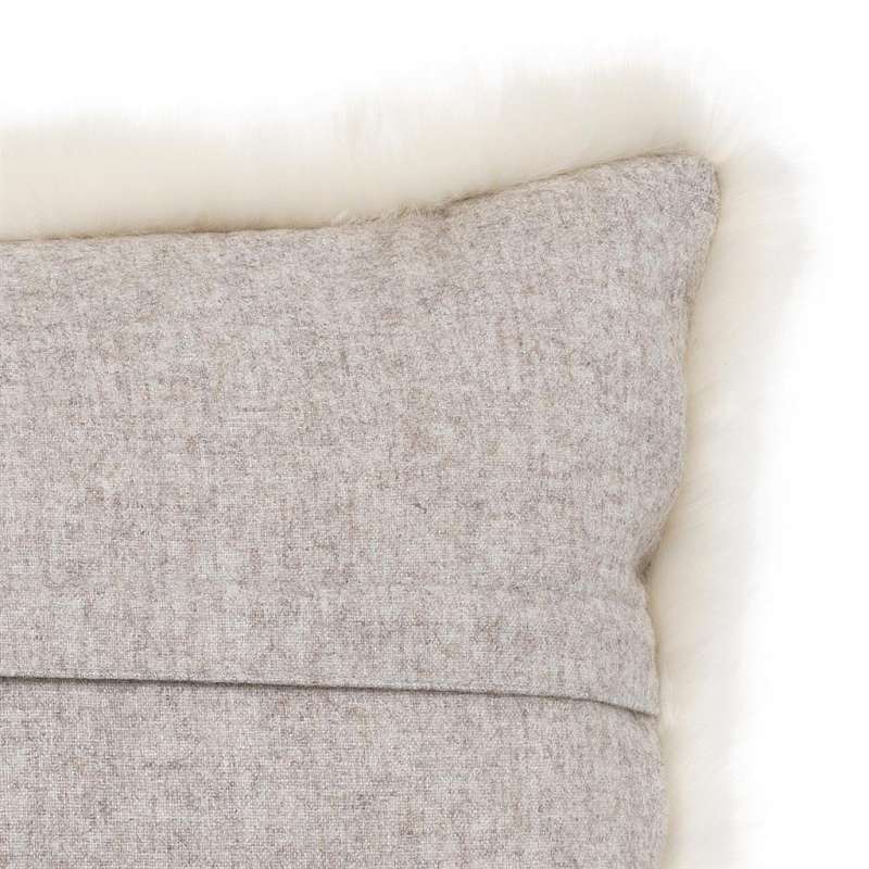 Подушка Eichholtz Scatter cushion Alaska 113021