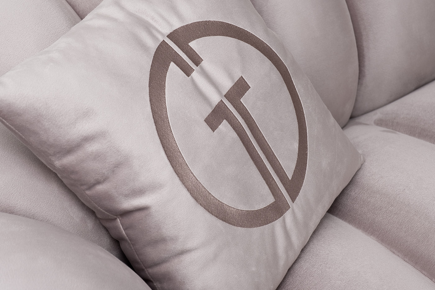 Диван Fabio трехместный велюровый бежевый Garda Decor FABIO-3-2K-Colt1001