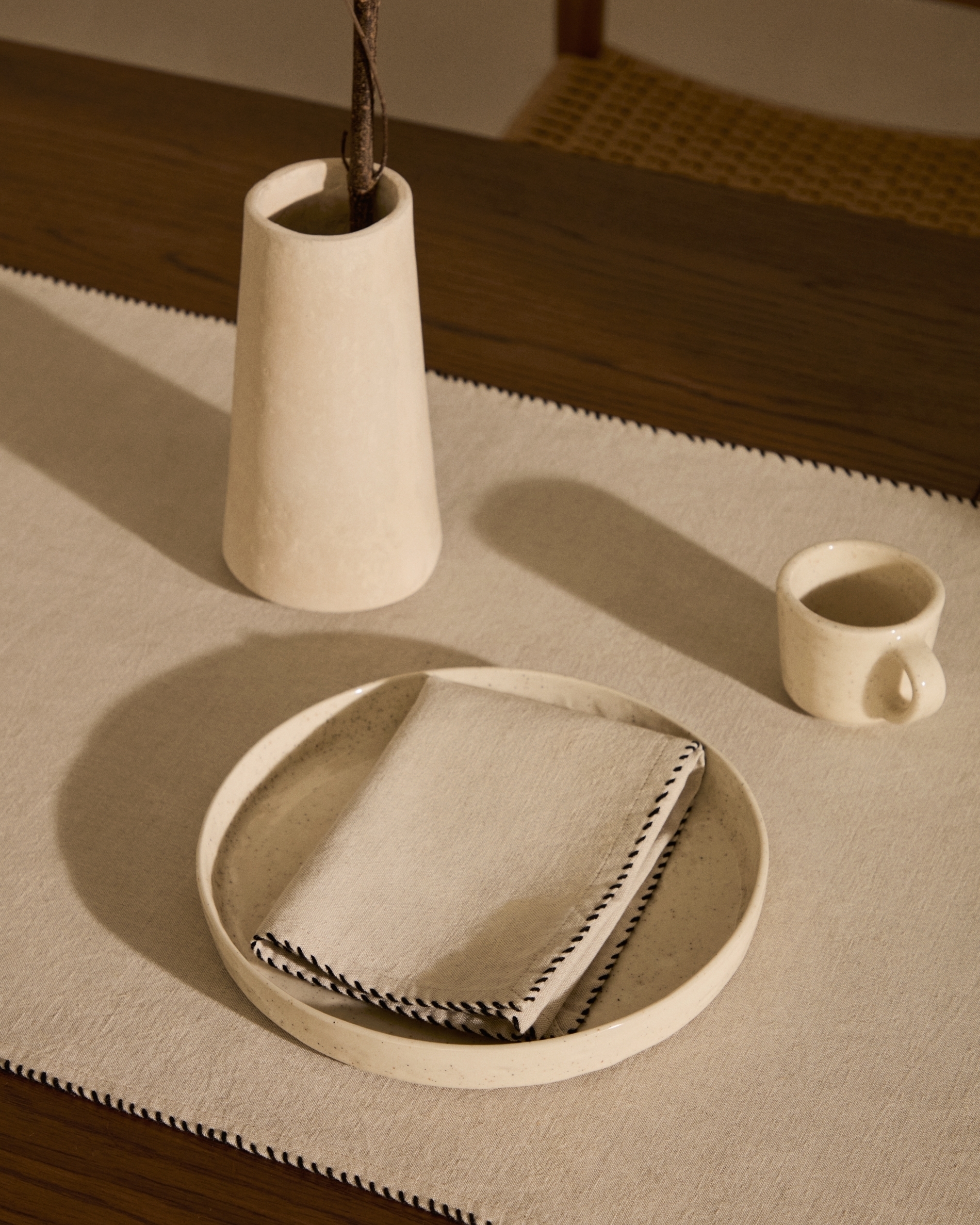 Analy Стул из массива дуба с отделкой под орех и сиденьем из веревки La Forma (ex Julia Grup)