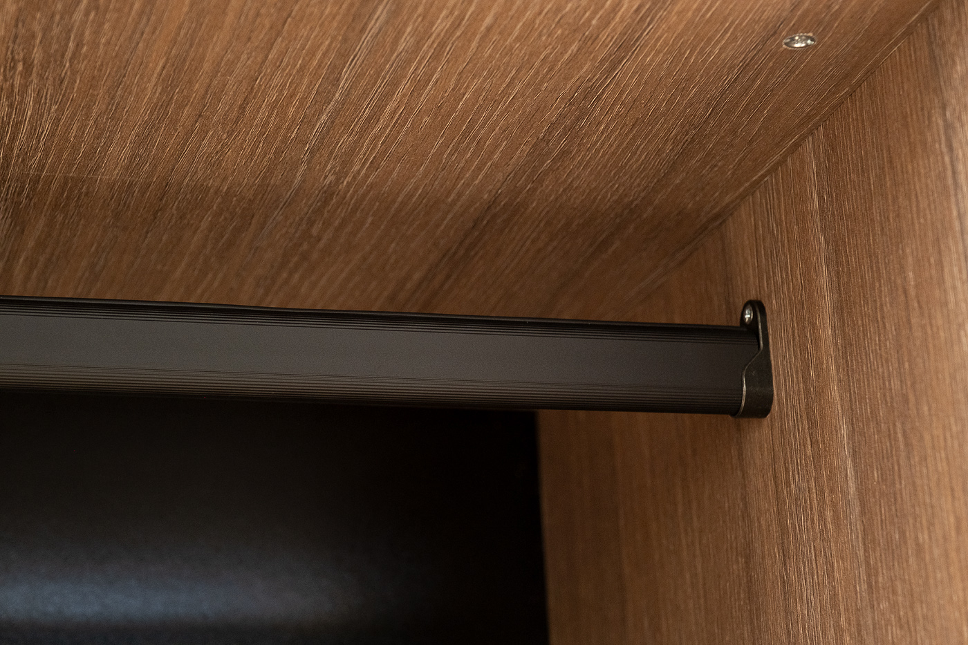 Шкаф-пенал с вешалкой цвет дуб Garda Decor GD-10024/2-3(глухой)