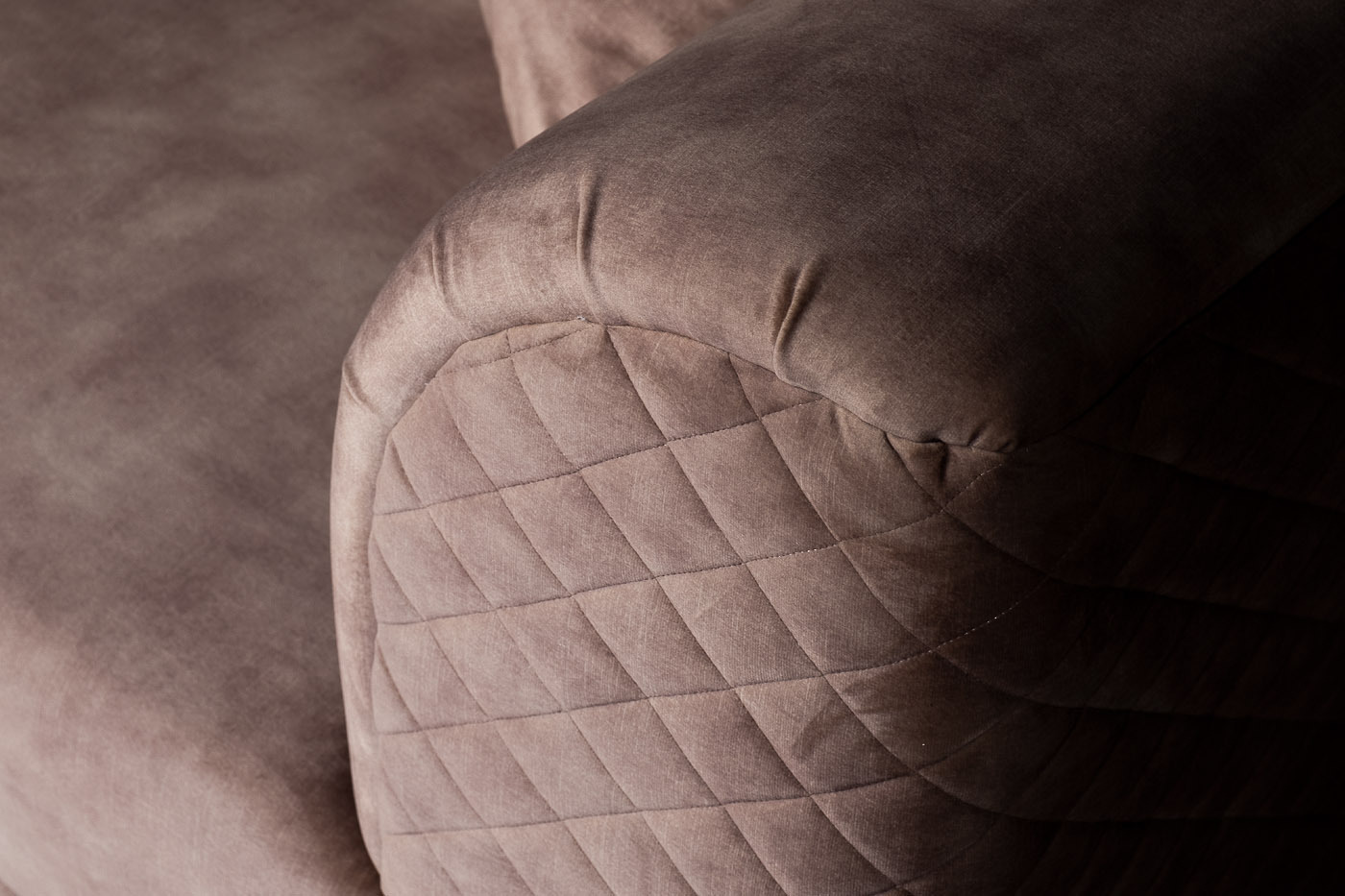 Диван трехместный велюровый бежевый Garda Decor 87YY-2047-3 BG