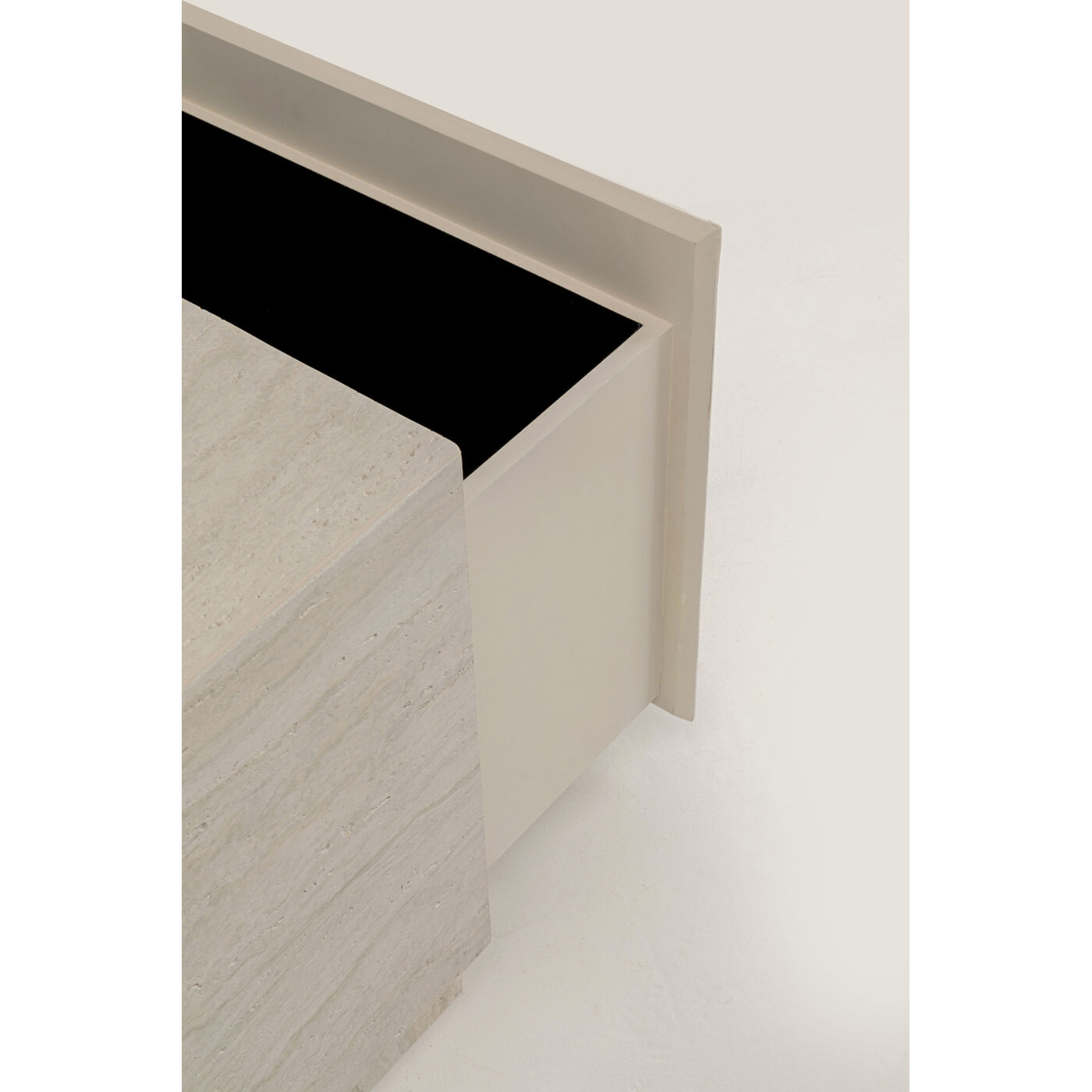 Стол кофейный Travertino Trunk 80x60cm KARE 71047