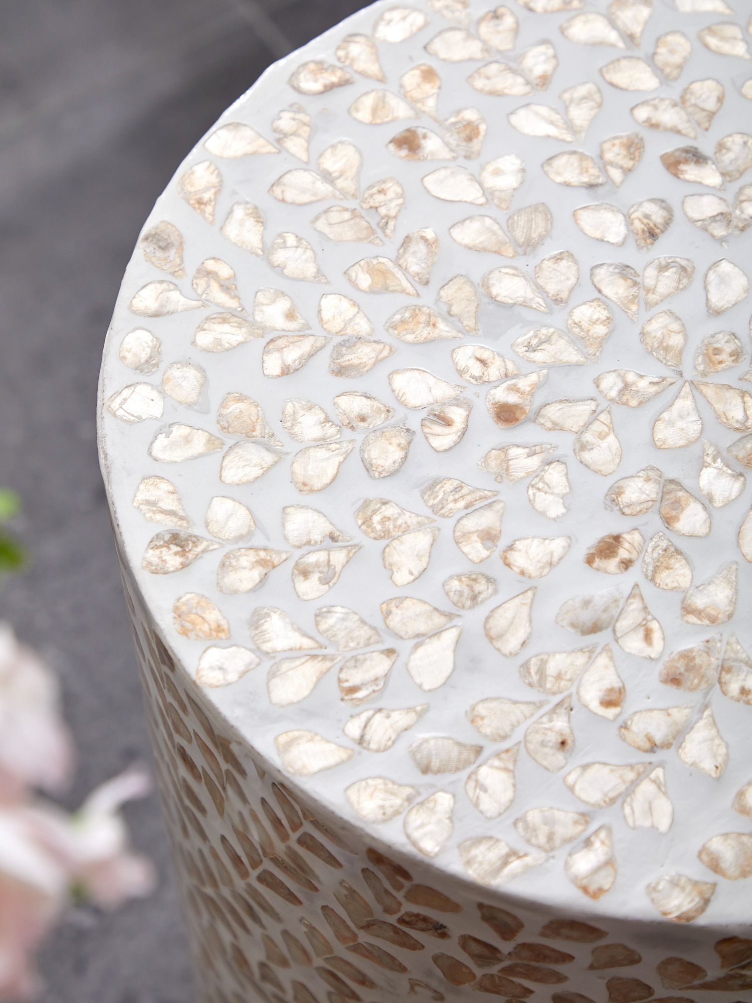 Столик акцентный с отделкой раковинами устриц Glasar 67-022