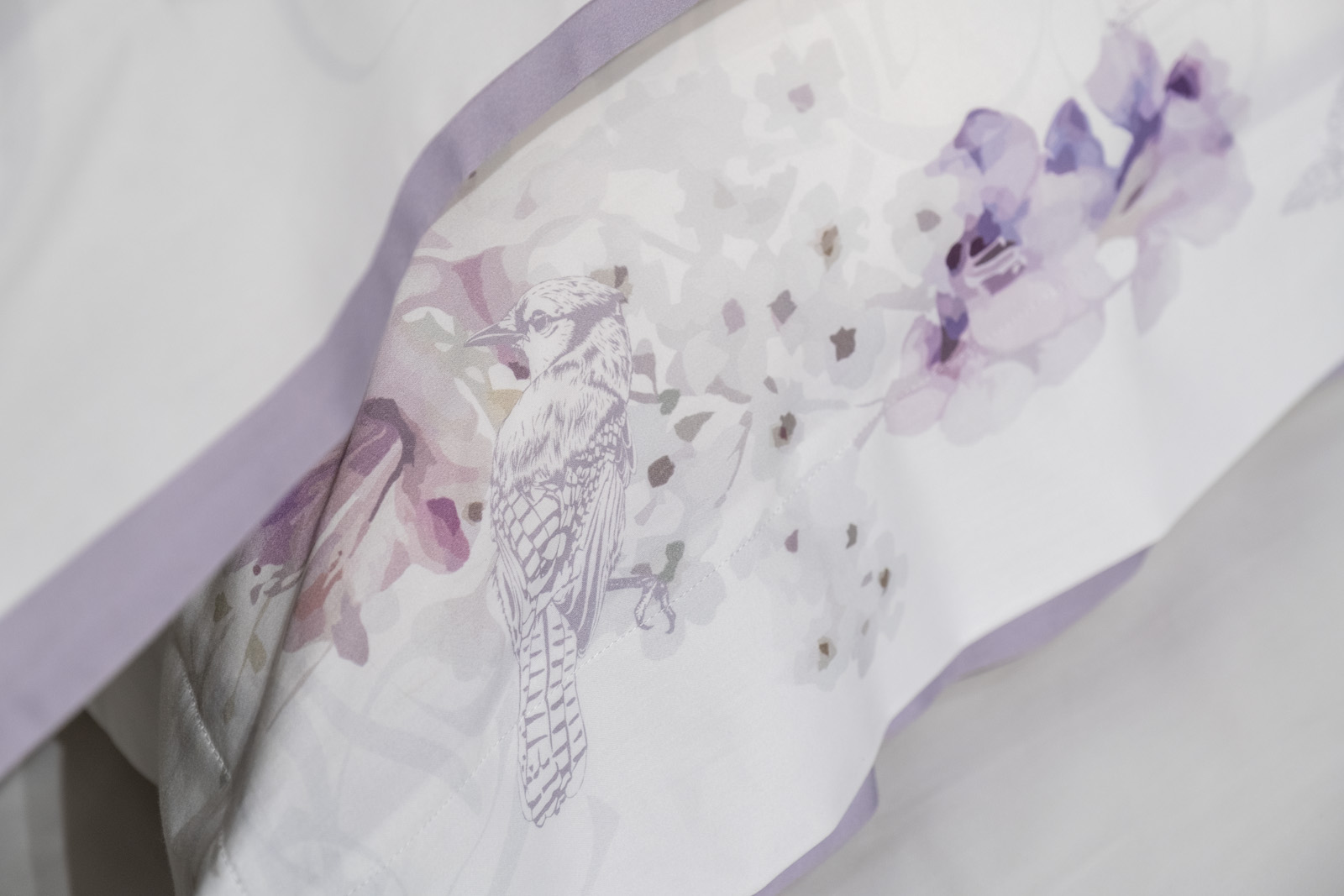 Комплект постельного белья "Фиори" сиренево-белый 145х210см с наволочками 50х70см Garda Decor 130HB-00072