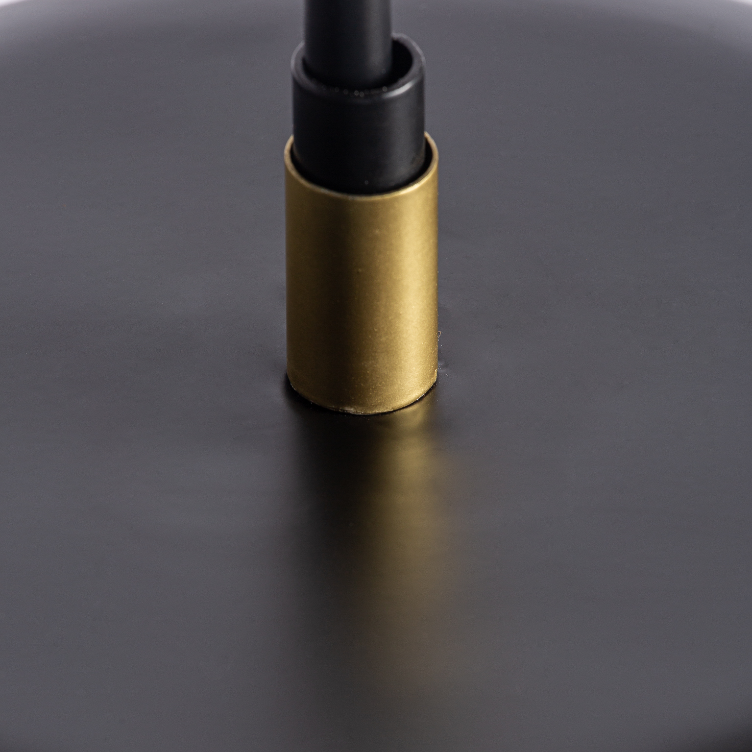 Настольная лампа 28685 черного/золотого цвета Vical