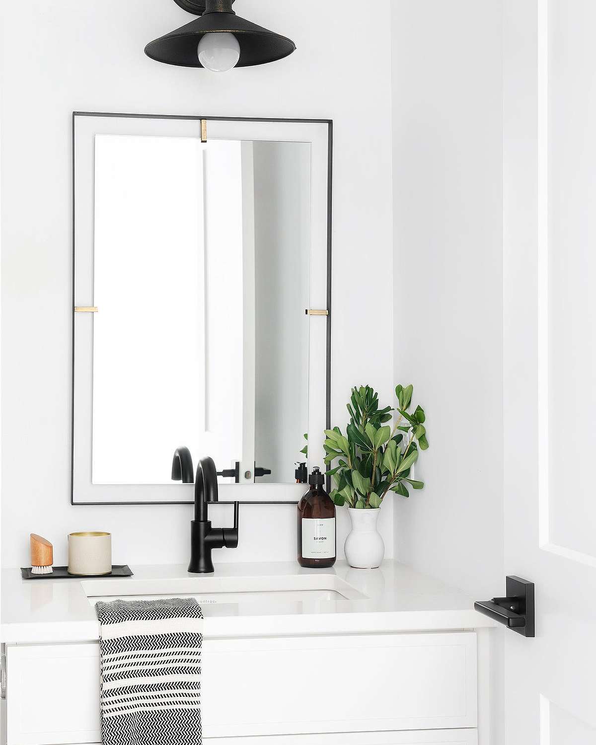 Зеркало в раме Гастон Louvre Home LHDWM10222RJ