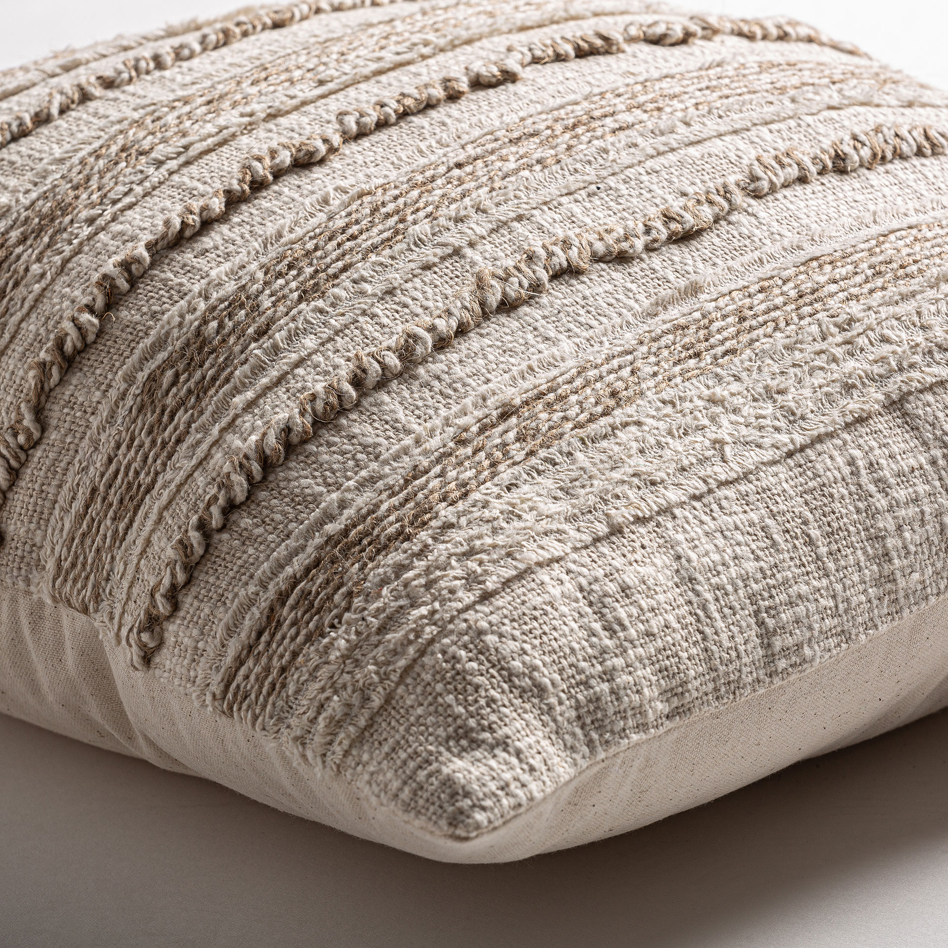 Подушка Alva кремового цвета Vical