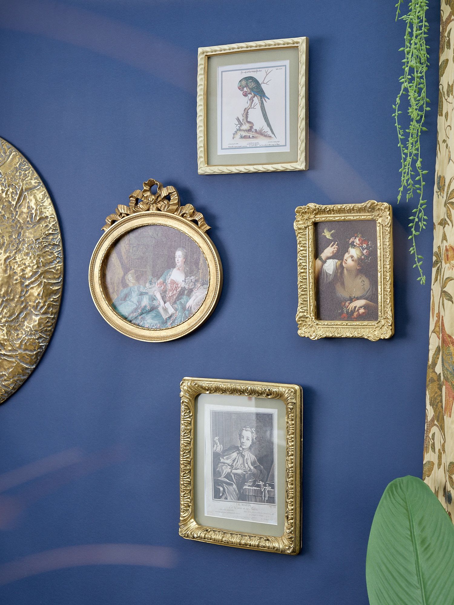 Картина настенная Дама с венком, под старину, масло Glasar 28-679