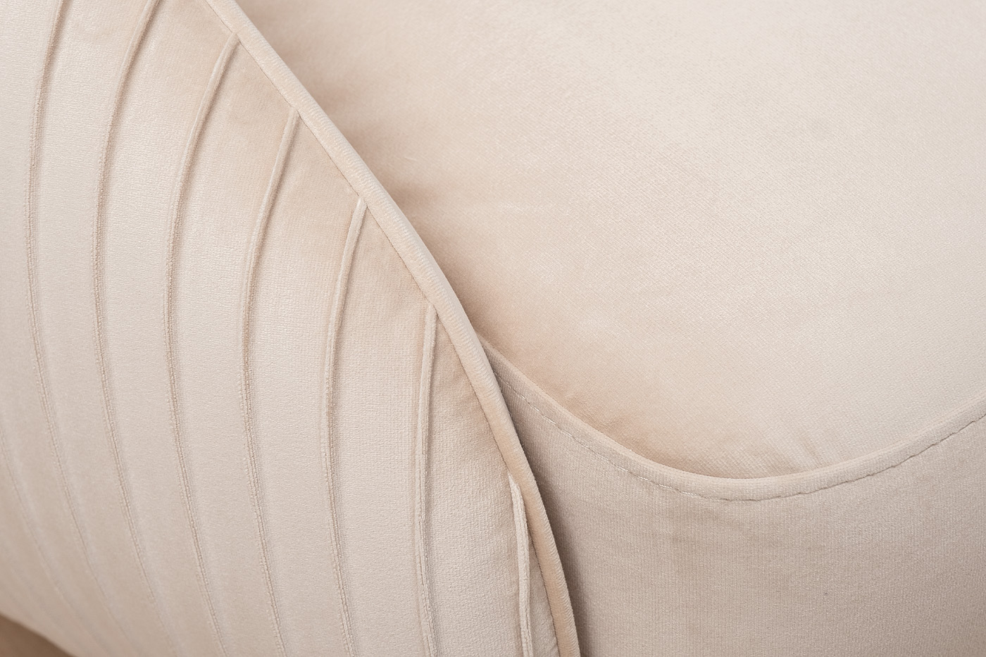 Кресло Palazzo велюровое бежевое Garda Decor PALAZZO-K-ROM07