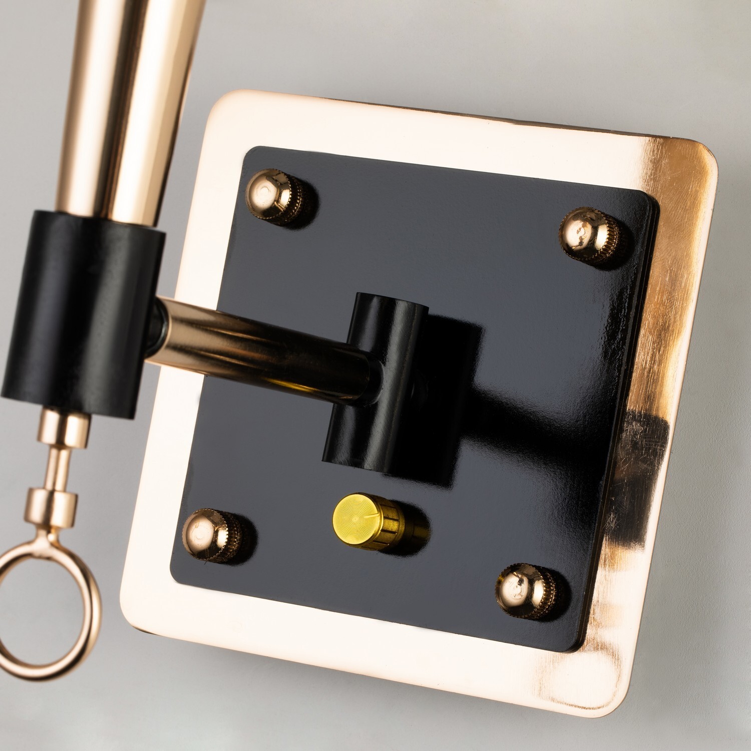 Настенный светильник Favourite 2708-1W