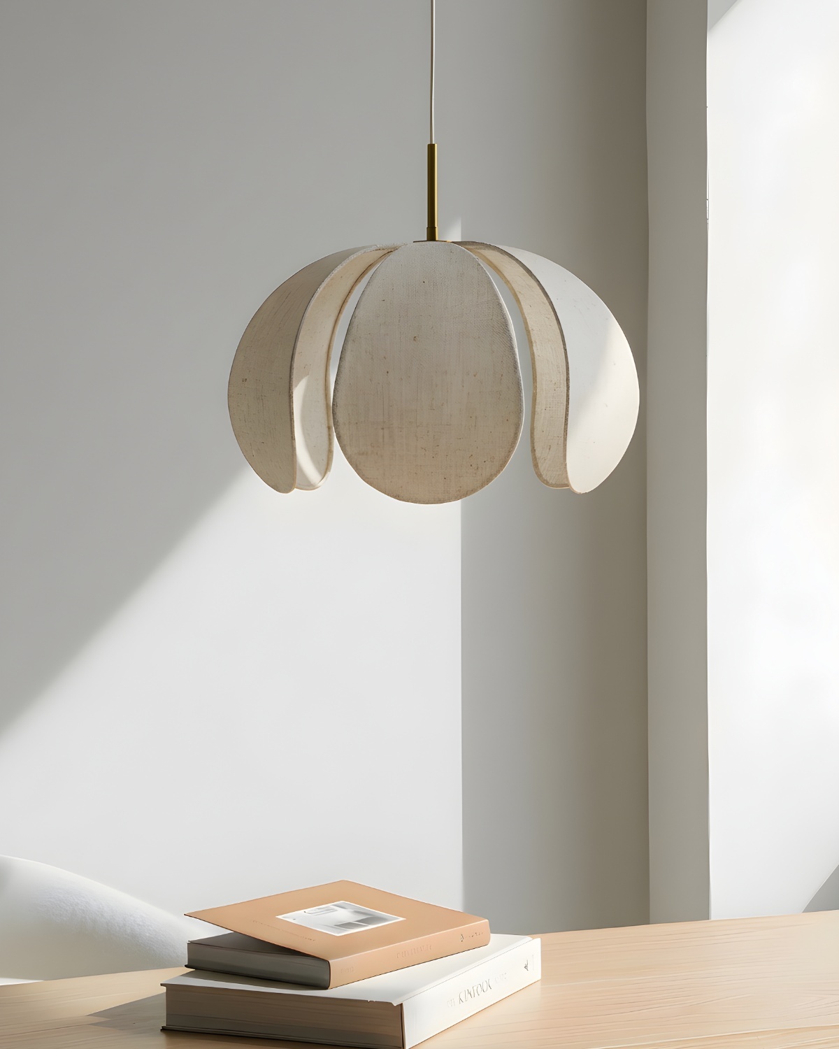 Золотой подвесной светильник Флэк с бежевым абажуром Louvre Home LPN070825SWL