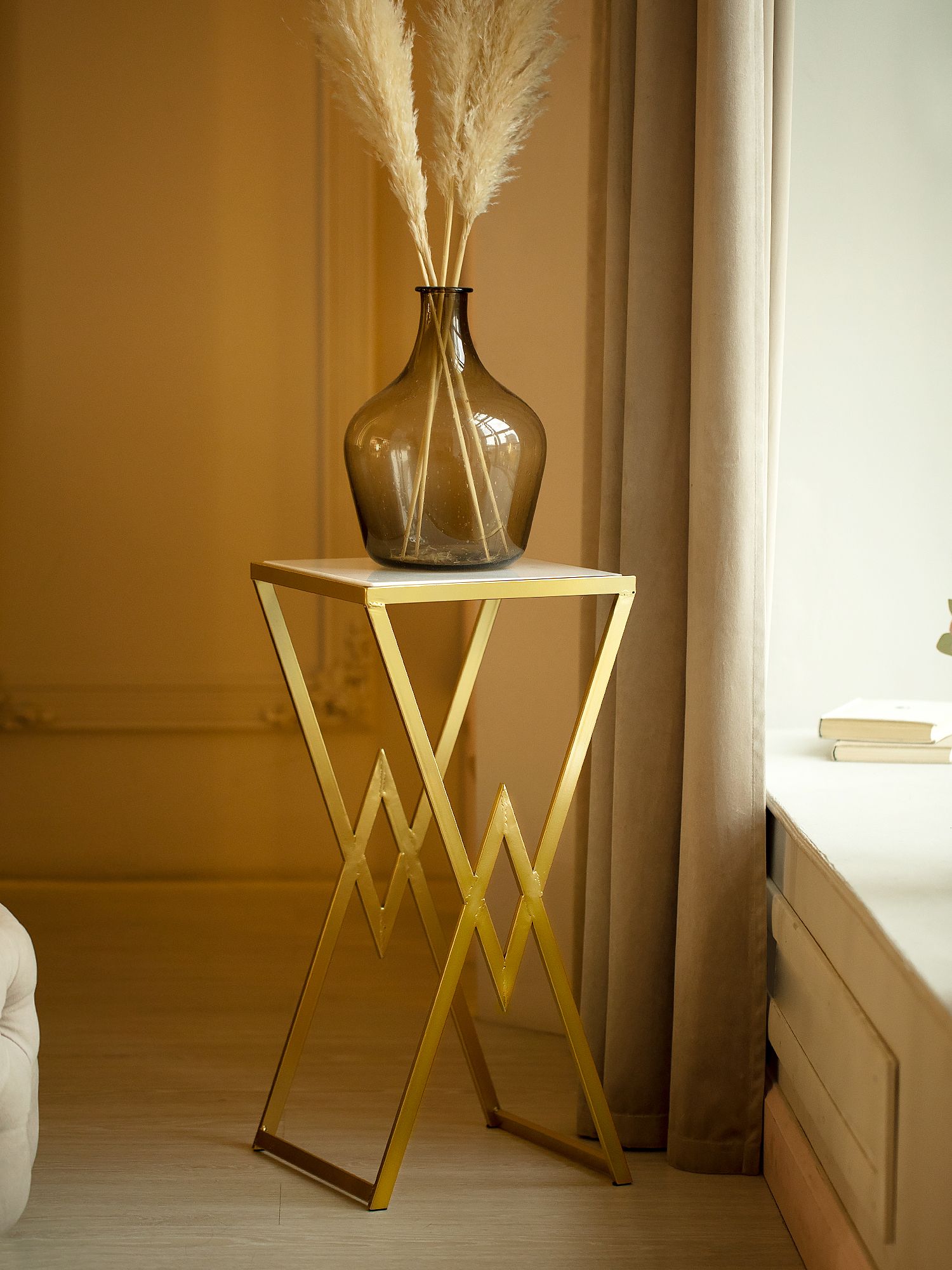 Столик приставной с белым мрамором Glasar 54-085