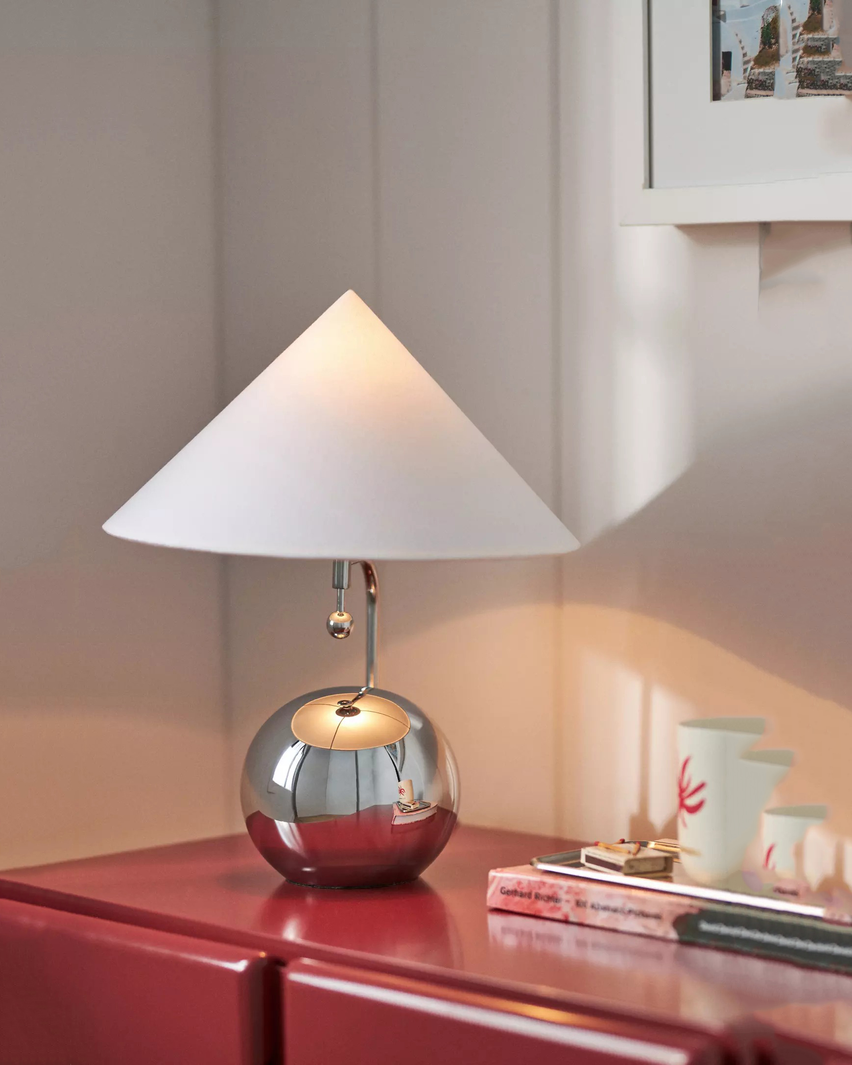 Серебристая лампа Шанталь с белым конусным абажуром Louvre Home LTL320325XNP