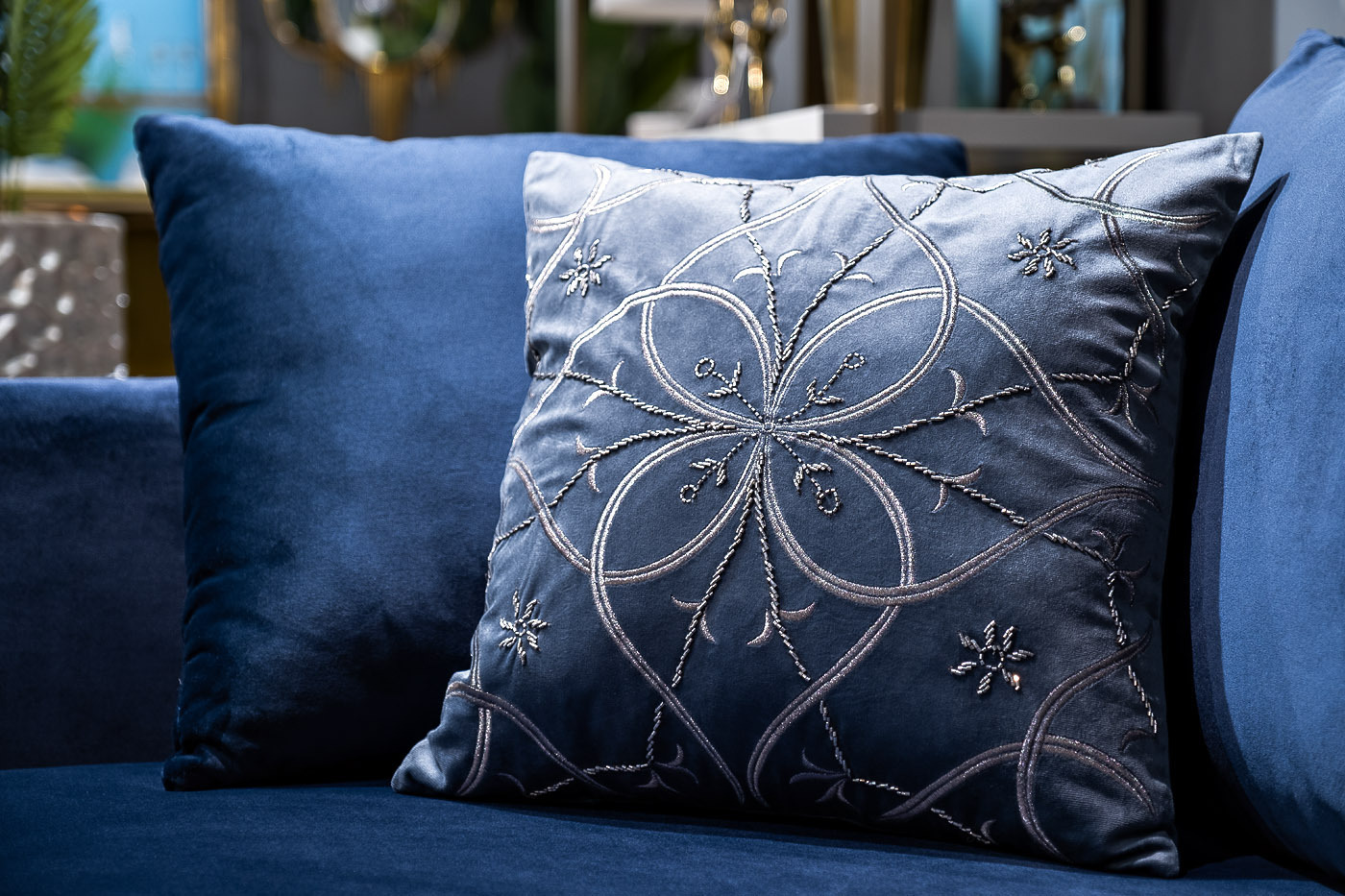 Подушка декоративная с вышивкой "Узор" синяя Garda Decor 70SW-28070