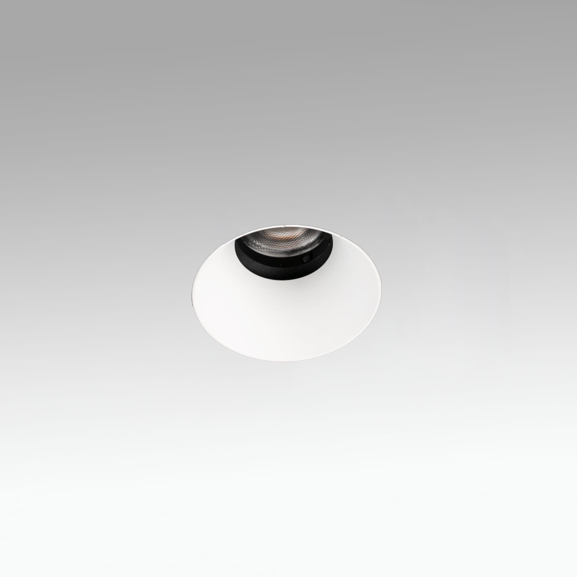 LOX Встраиваемый светильник ORIENTABLE TRIM белый 6-8W 3000K 3 Faro