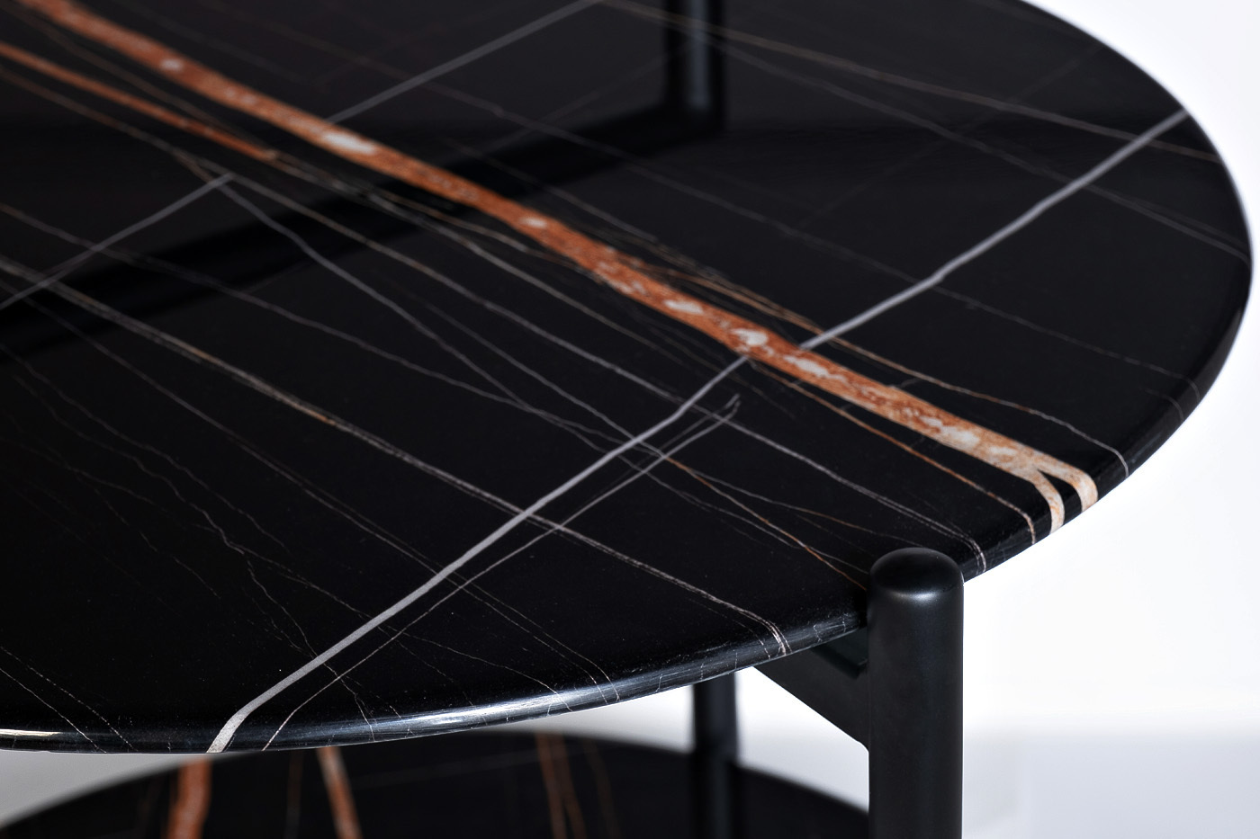 Столик журнальный круглый с полкой черный Garda Decor 30B-871 BL