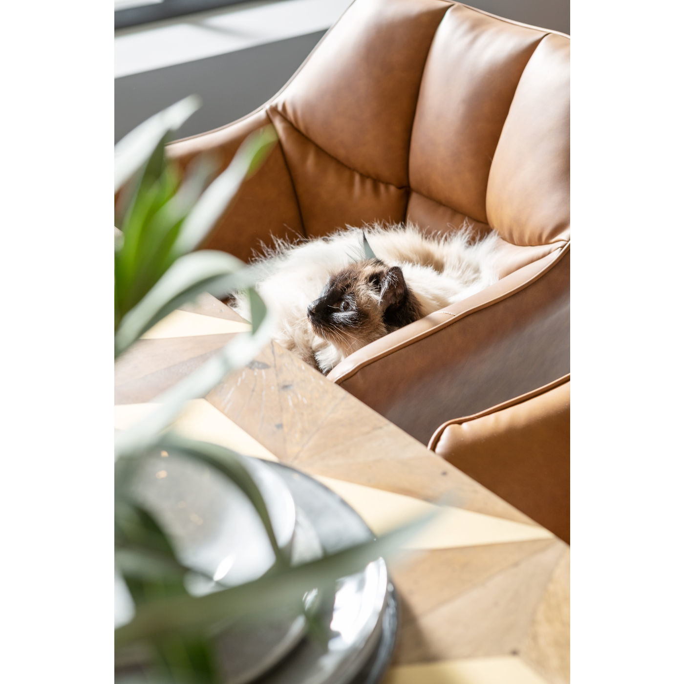 Стул с подлокотниками Think Tank 83640 KARE