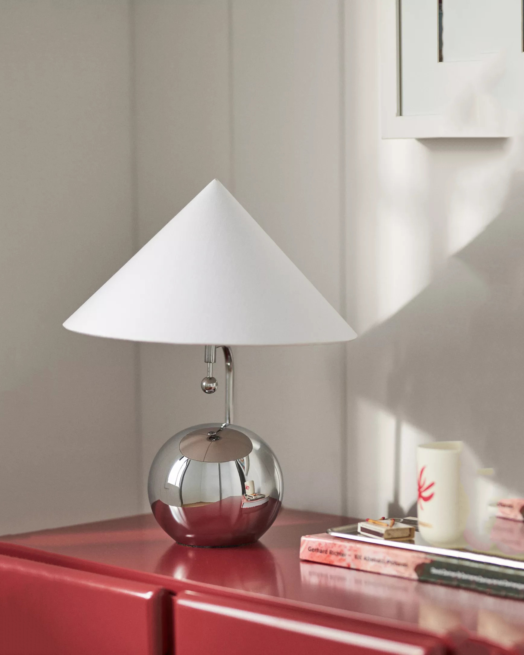 Серебристая лампа Шанталь с белым конусным абажуром Louvre Home LTL320325XNP