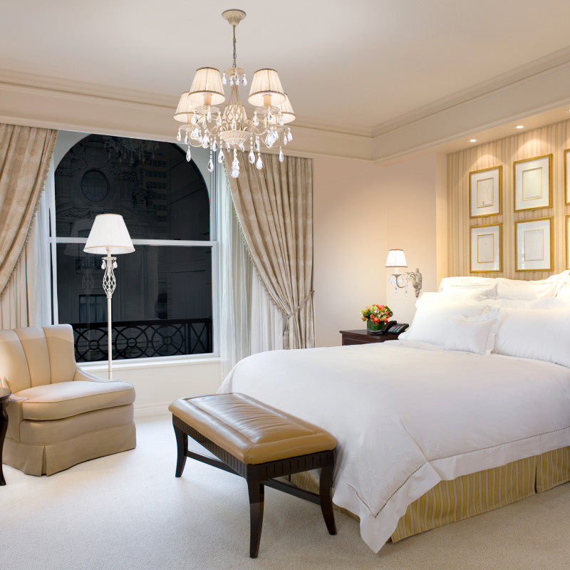 Подвесная люстра Eurosvet 10054/5 белый с золотом/прозрачный хрусталь Strots