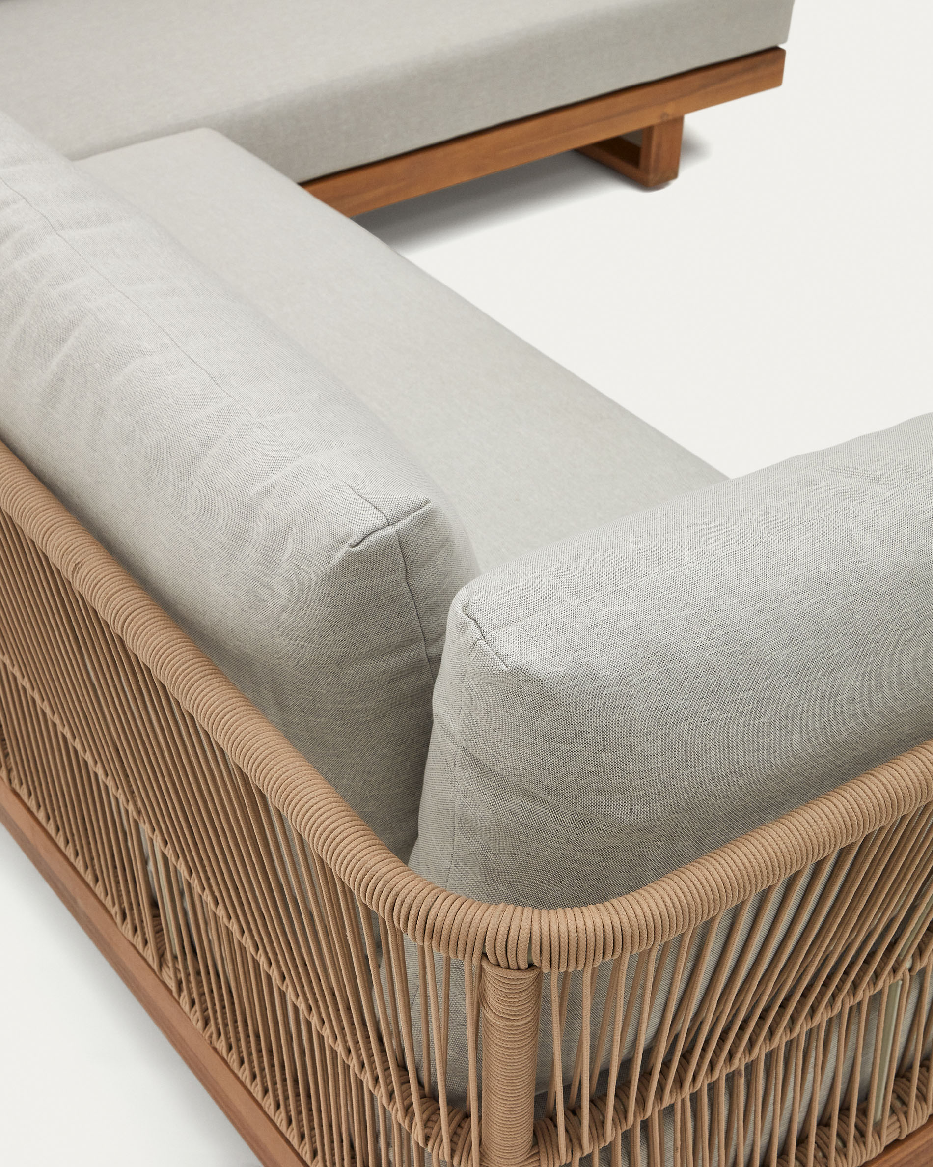 Raco 5-местный угловой диван и журнальный столик из массива акации La Forma (ex Julia Grup)