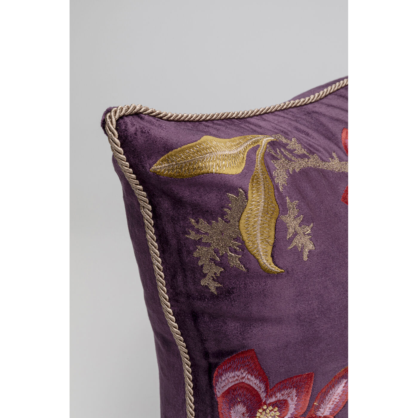 Подушка Lovely Flowers Purple 50x50cm KARE 58010