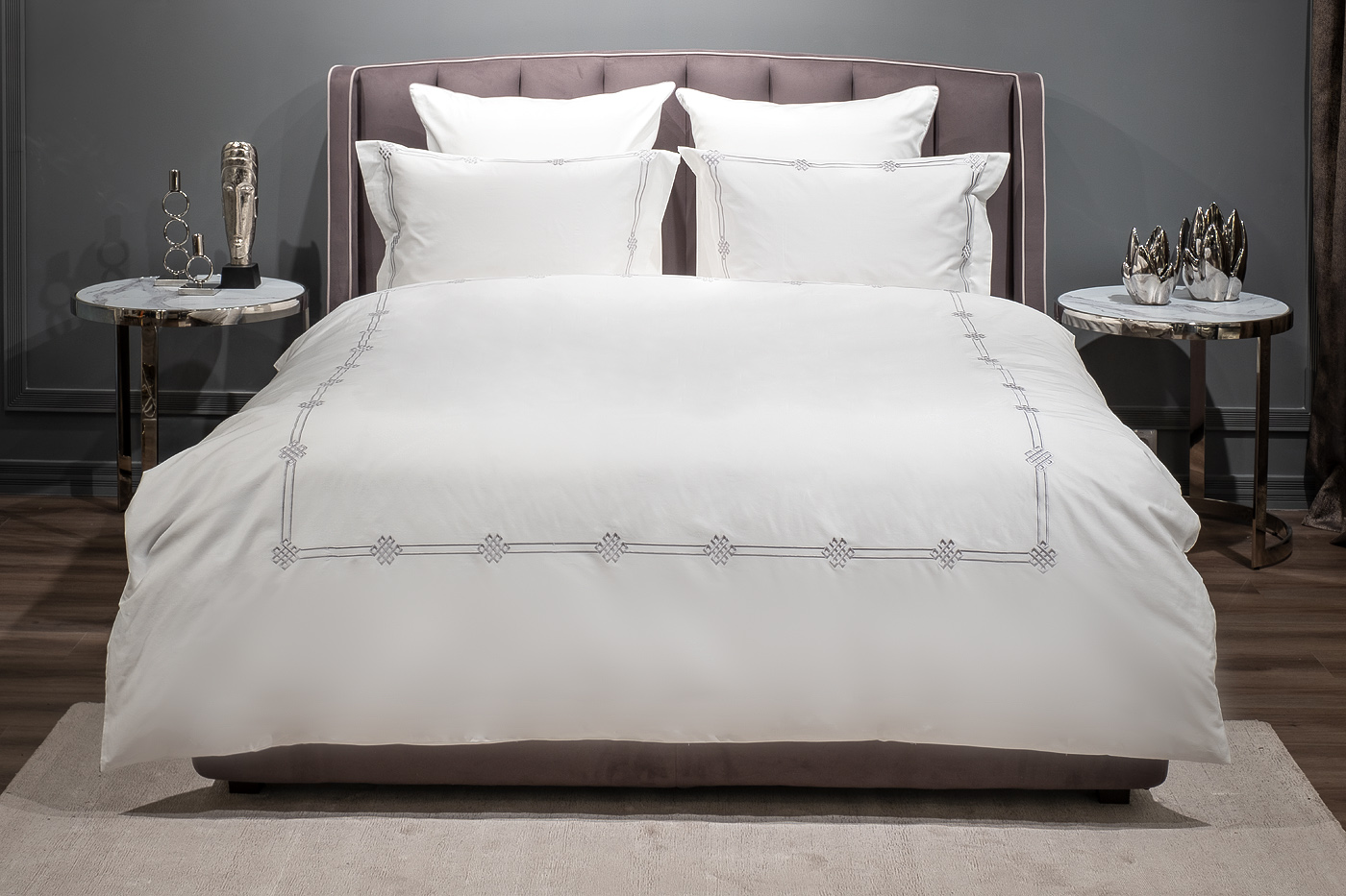 Комплект постельного белья Арктик с вышивкой кинг сайз серый Garda Decor 175SMR-17502