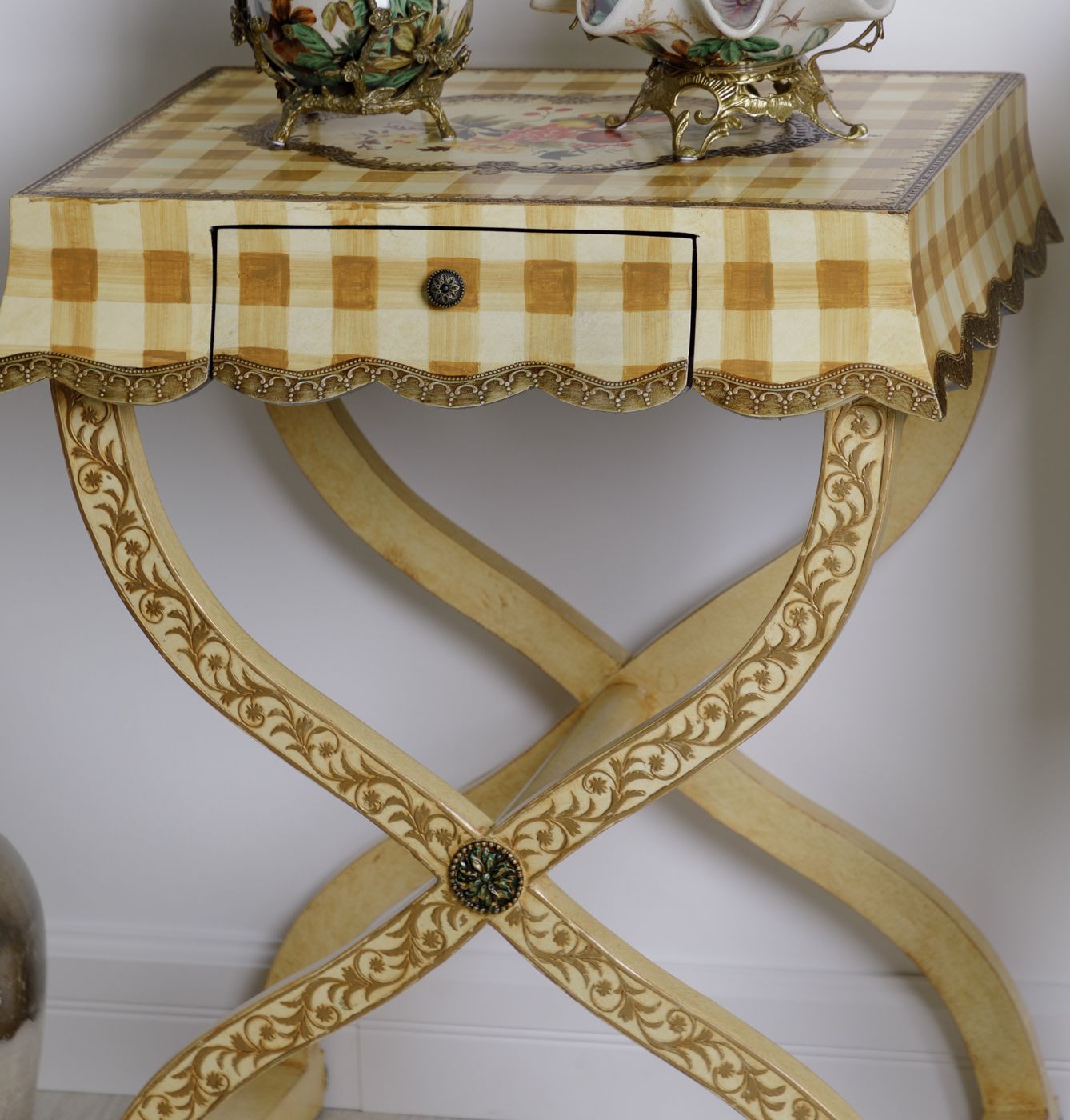 Столик с ящиком Glasar 35-094