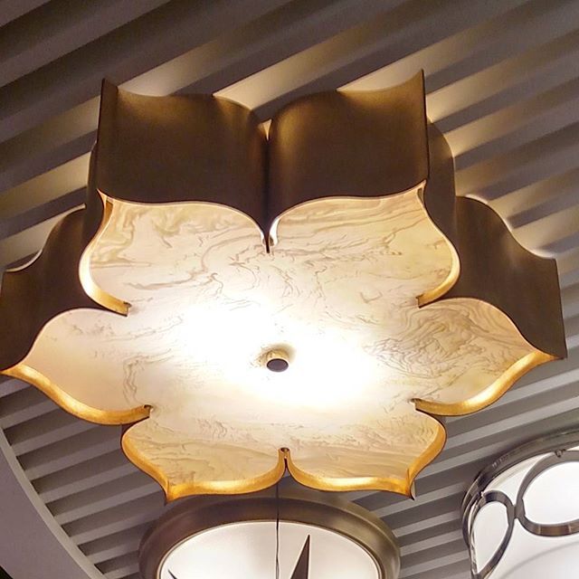 Потолочный светильник Currey & Company Grand Lotus 9999-0010