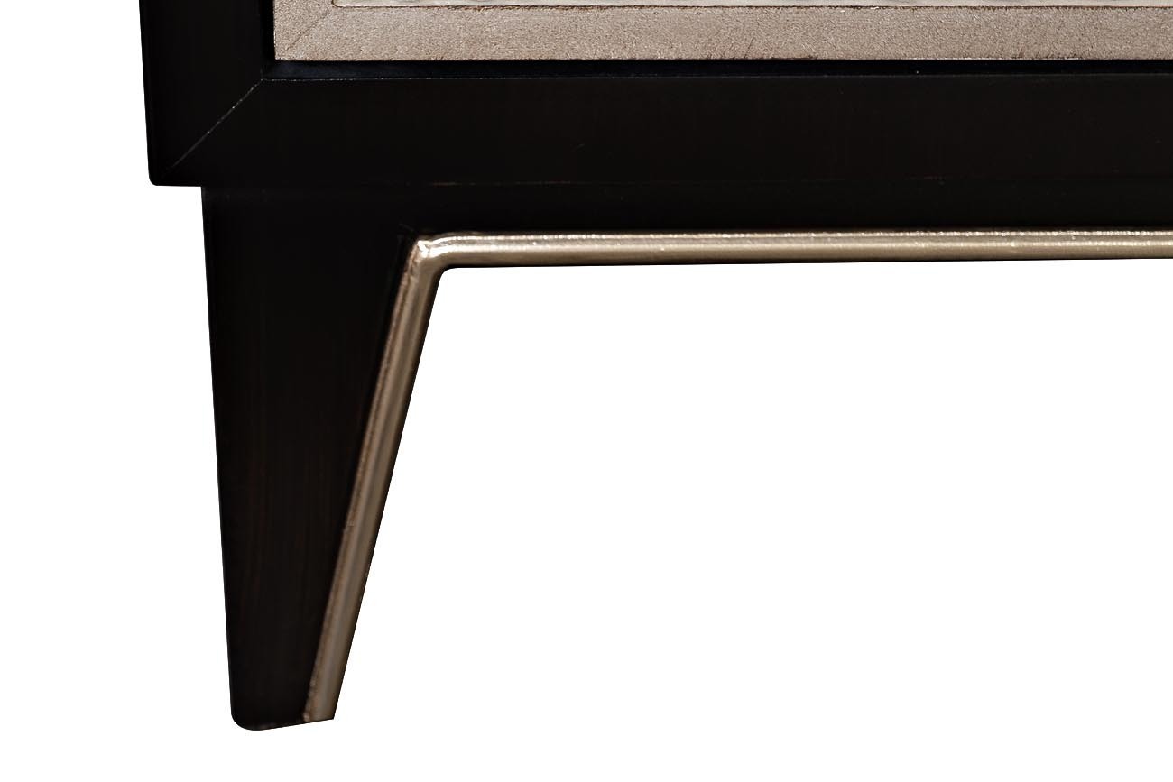 Комод с дверцами на деревянных ножках Garda Decor ART-2921-SA