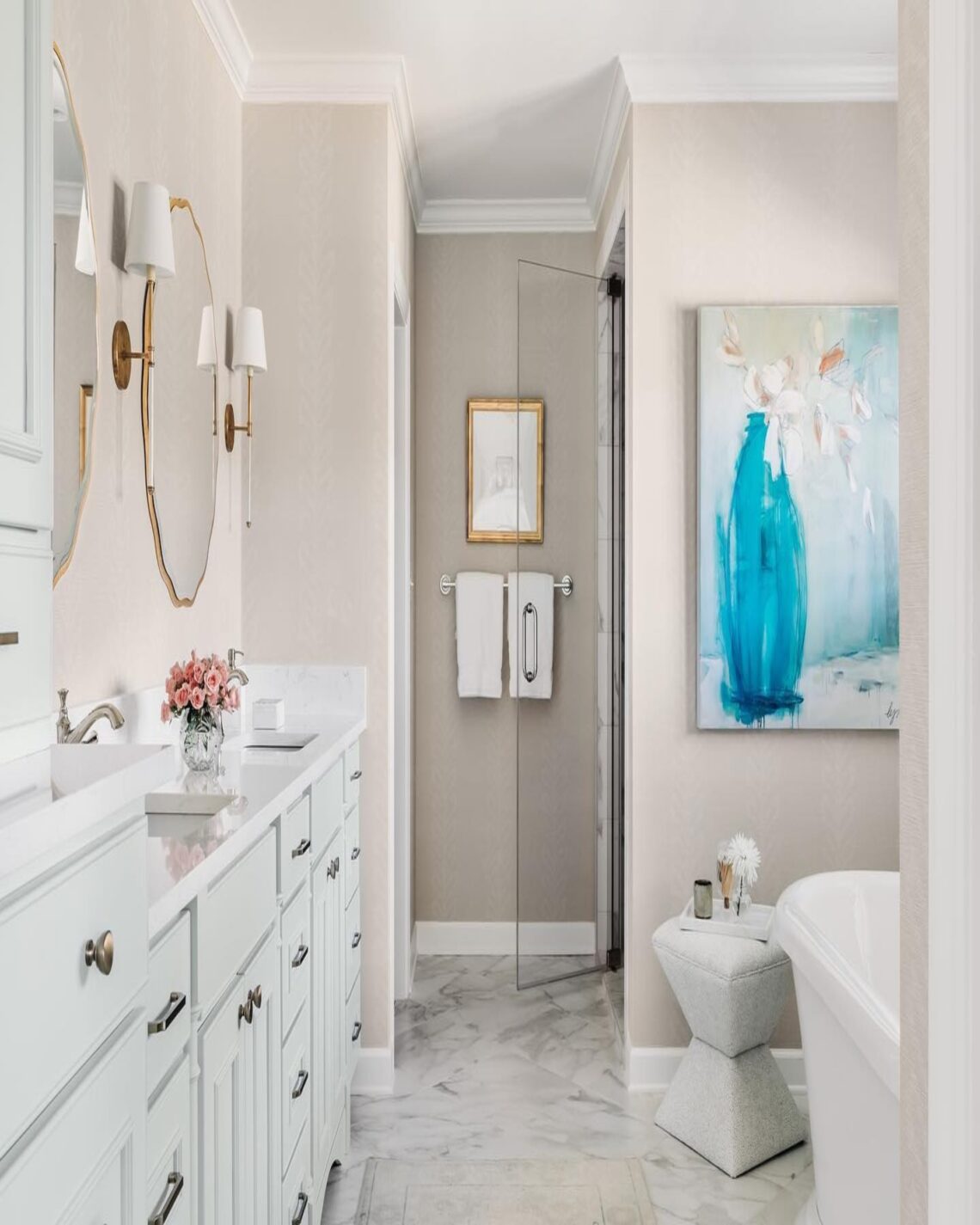 Золотое настенное зеркало Бонни Louvre Home LHDWM311223RJ