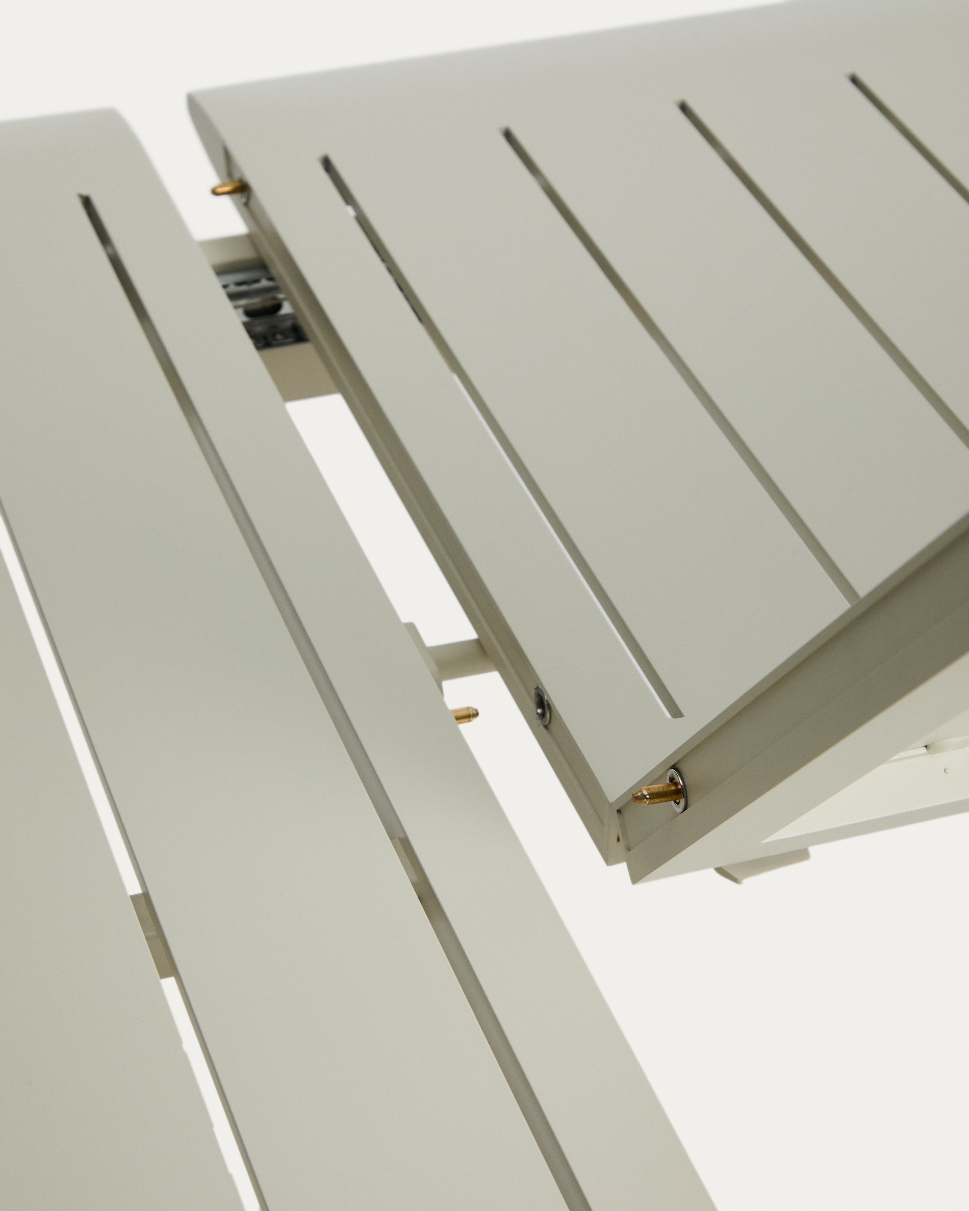 Раздвижной уличный стол Brela из алюминия цвета экрю 205(287) x 100 см La Forma 482584