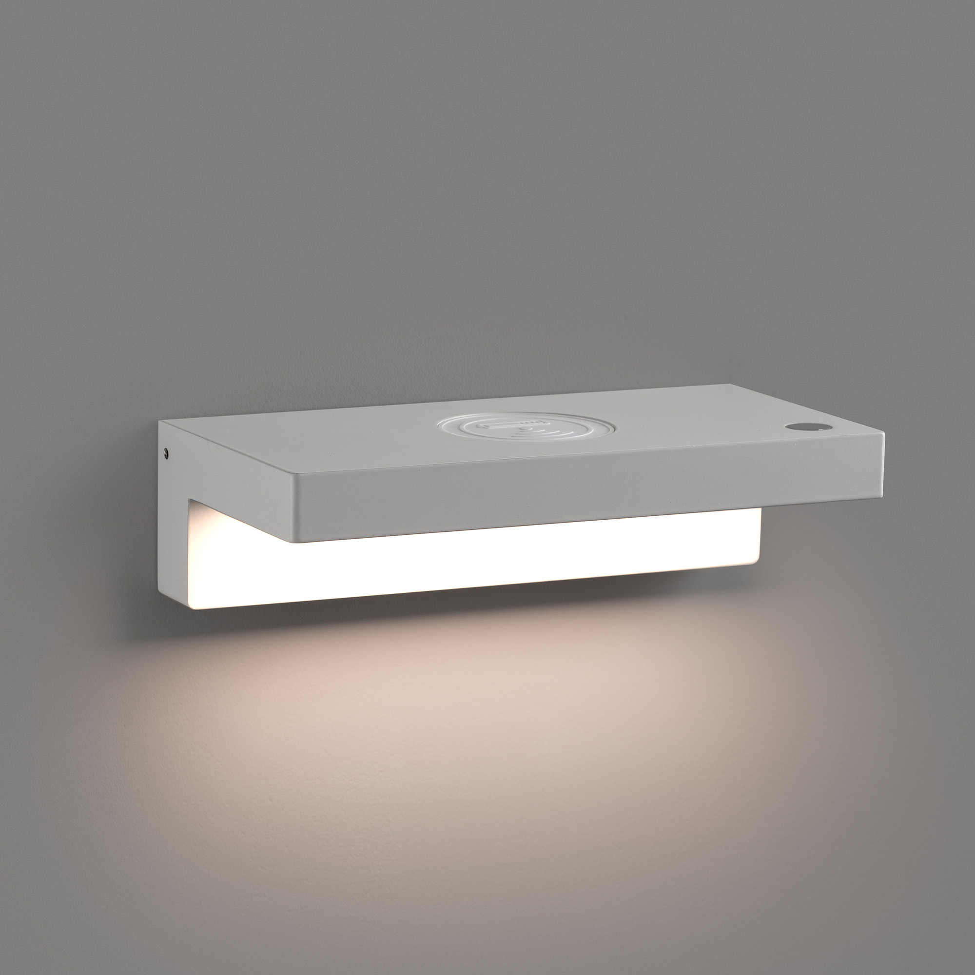 Бра Well с беспроводной зарядкой +USB Faro
