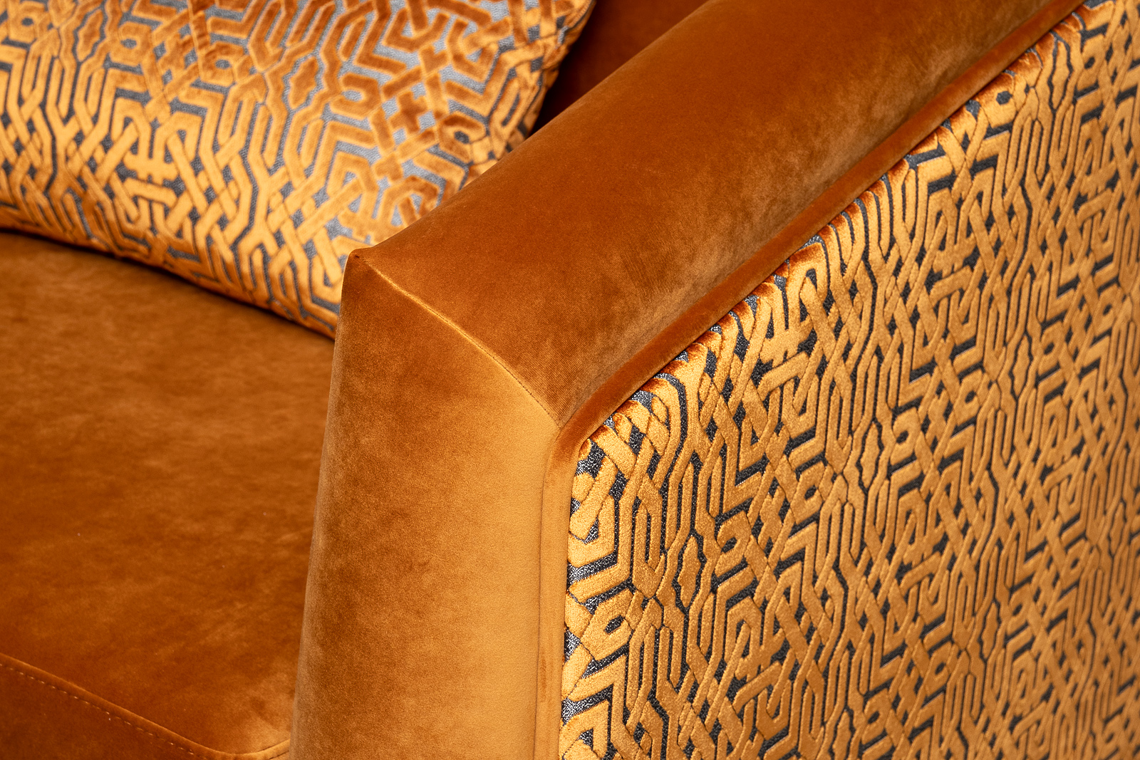 Диван Trevi 230М(К) трехм раскл с кантом оранж Pad31+Lattice ORANG 232*103*88 Garda Decor TREVI-230M-Pad31+Lattice ORANG