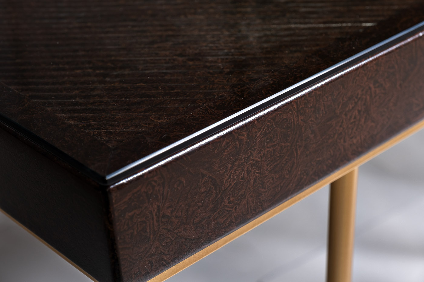 Стол журнальный квадратный вишнево-золотой Garda Decor ART-2706-CF