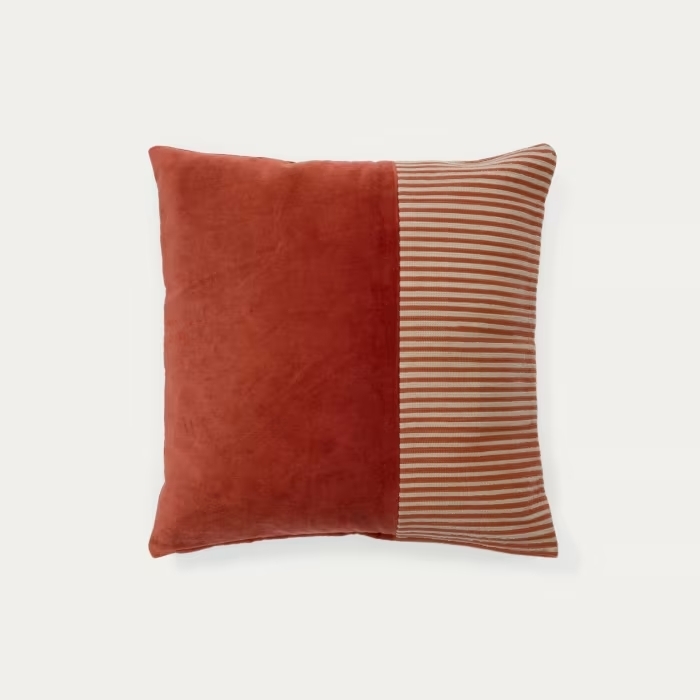 Samit Чехол на подушку из 100% хлопкового бархата с красными полосками 45 x 45 см La Forma (ex Julia Grup)