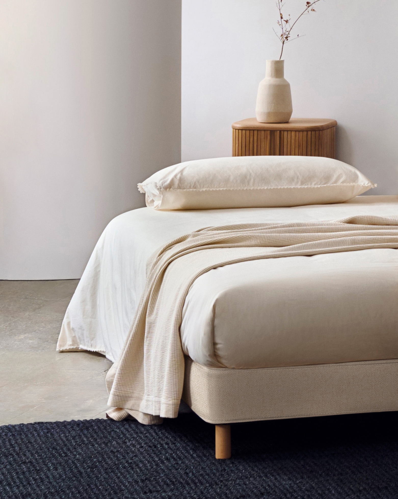 Основание кровати Ofelia со съемным чехлом бежевого цвета 90 x 200 см La Forma (ex Julia Grup)