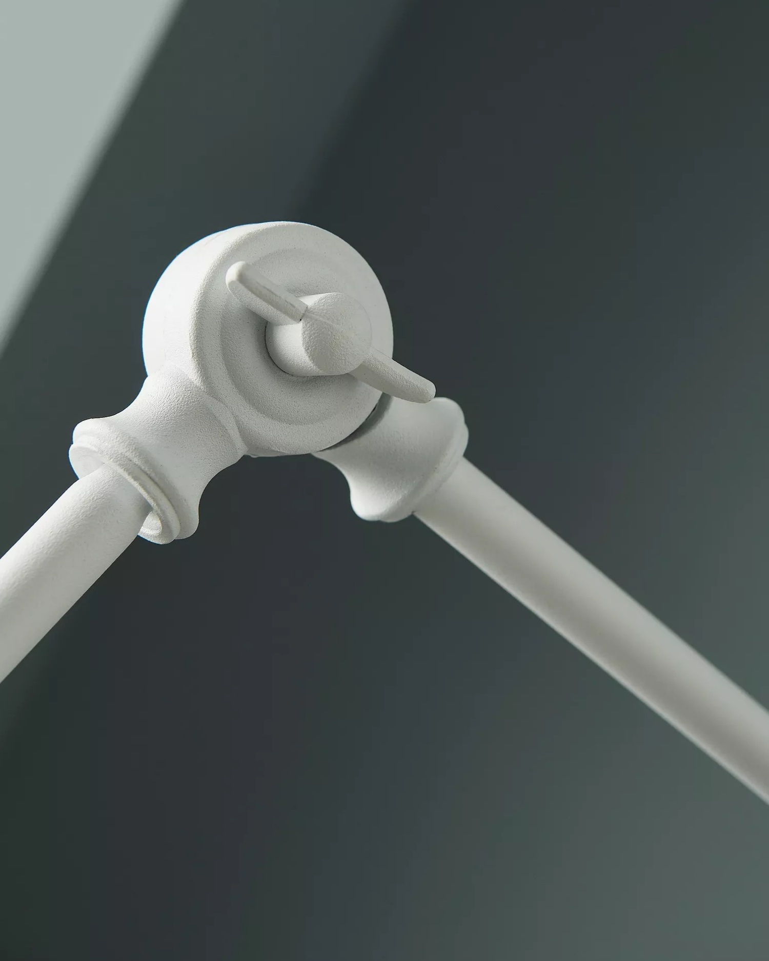 Белый настенный светильник Джордан Louvre Home P7855WC