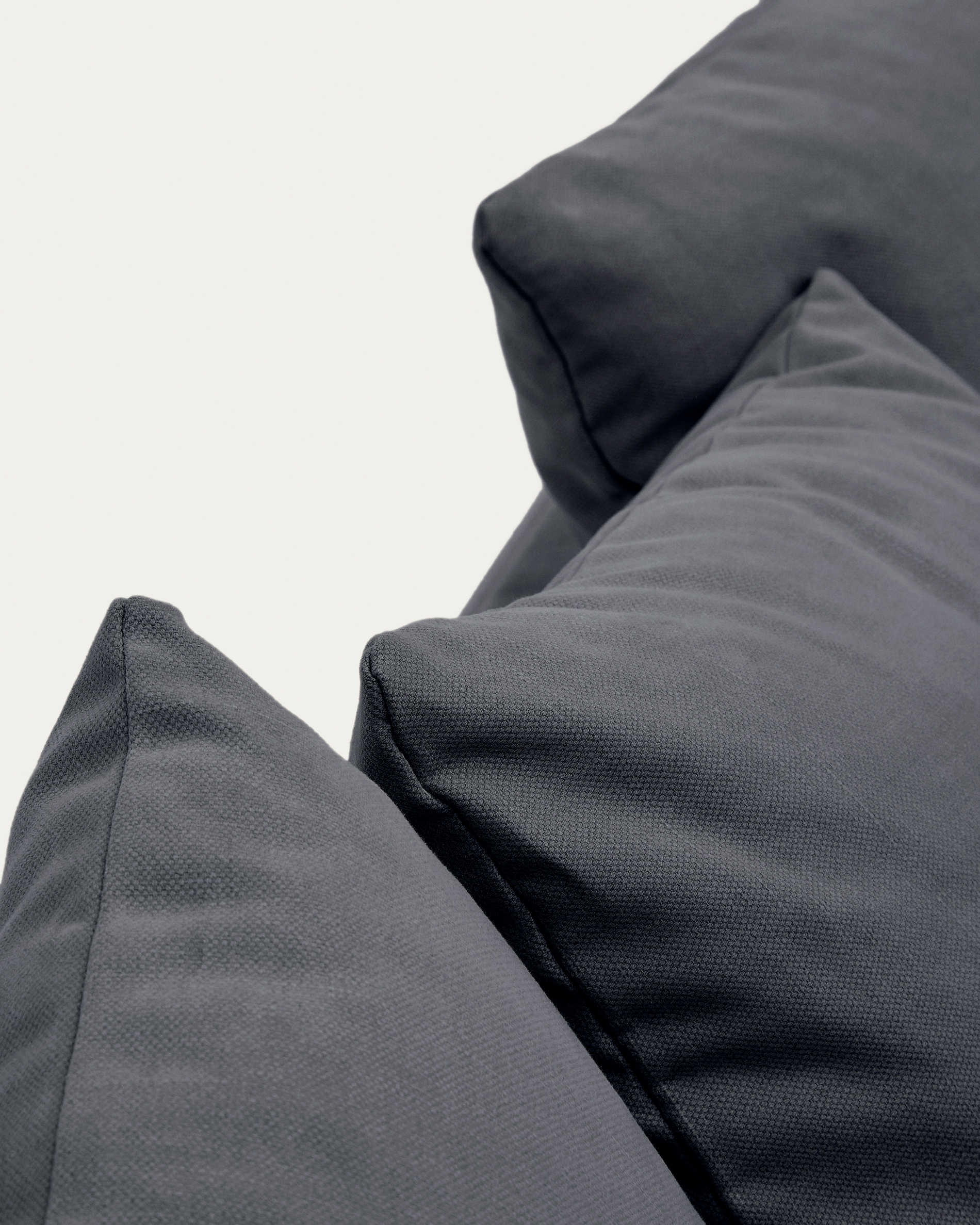 A cover designed to keep your Nora sofa in brand-new conditin. Made from linen and cotton fabric, i La Forma 193968