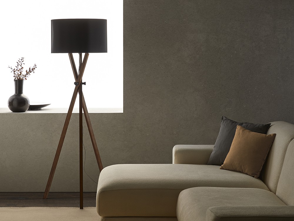 Торшер Cot с черным абажуром Aromas del Campo