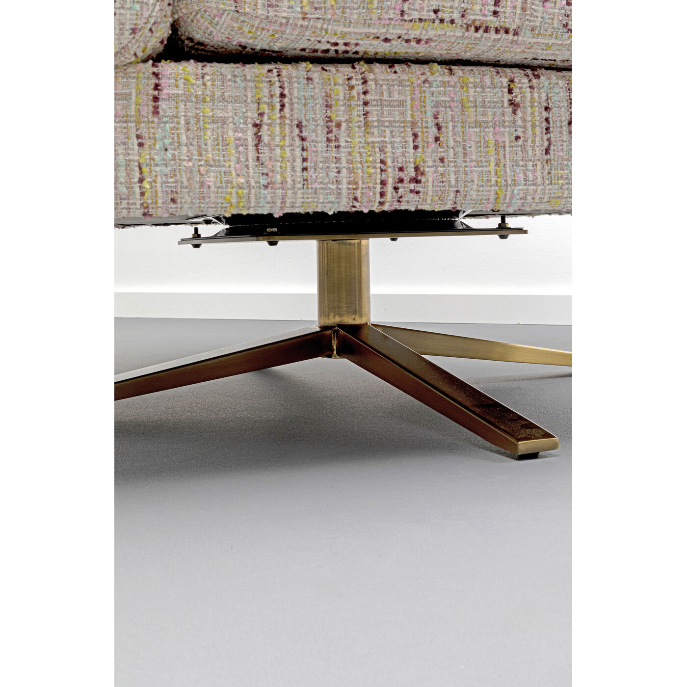 Кресло вращающееся Janno Beige KARE 87893