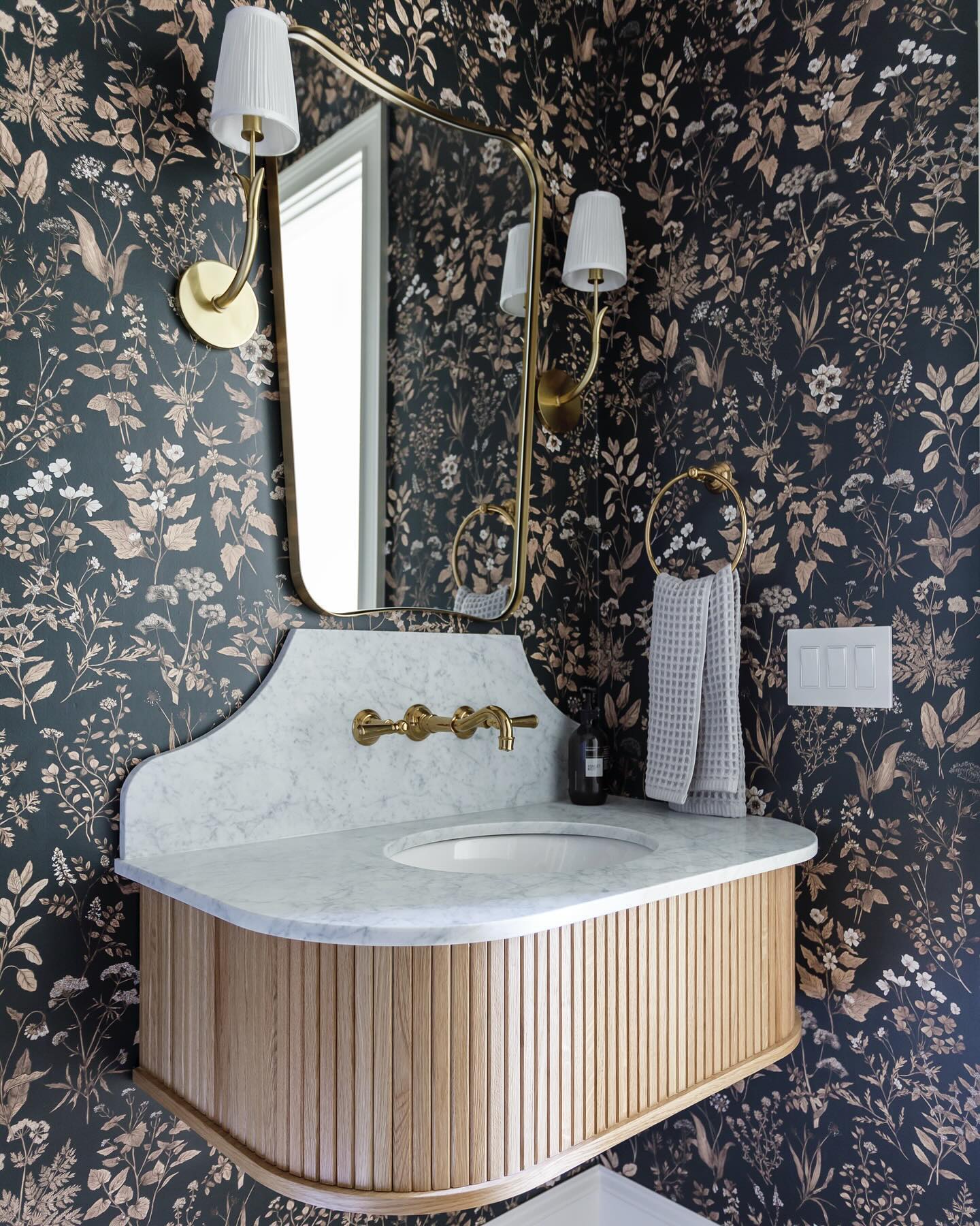 Золотое зеркало в раме Кейн Louvre Home DWM130824PND