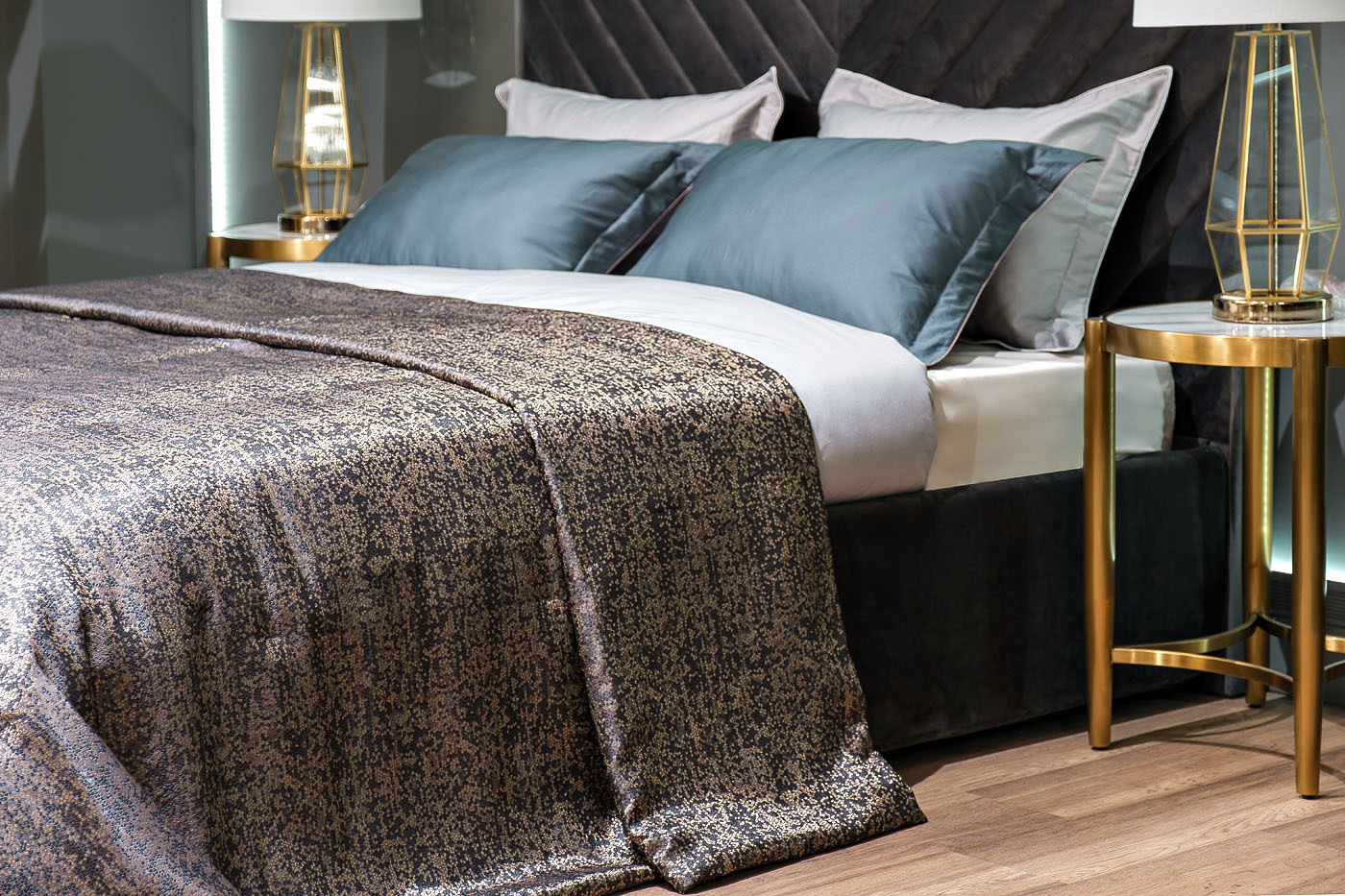 Покрывало BARI 260х260см бронзовое Garda Decor GD-TEL04-POKR BRONZ