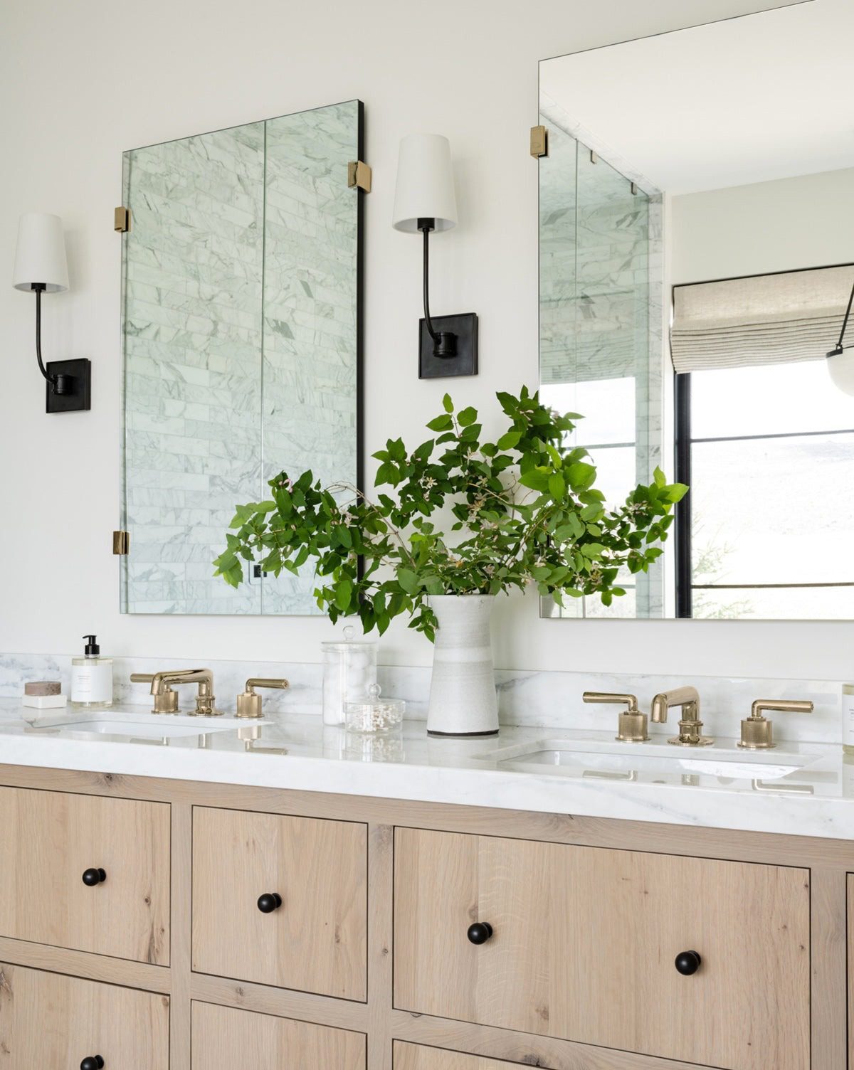 Зеркало настенное в раме Louvre Home Чедвик LHDWM0181GSTV